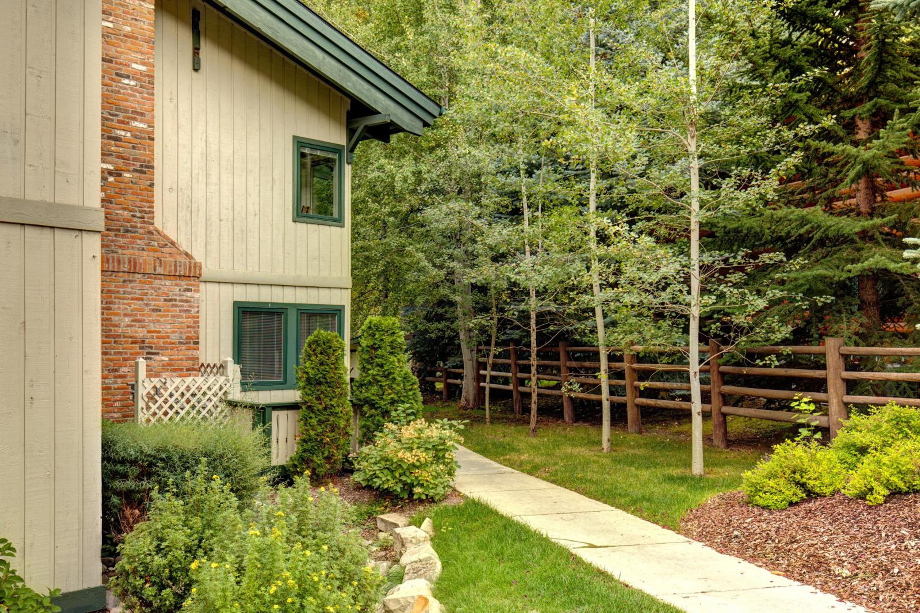 Luxe Prospector Condo Steps to Lift with Hot Tub view 4