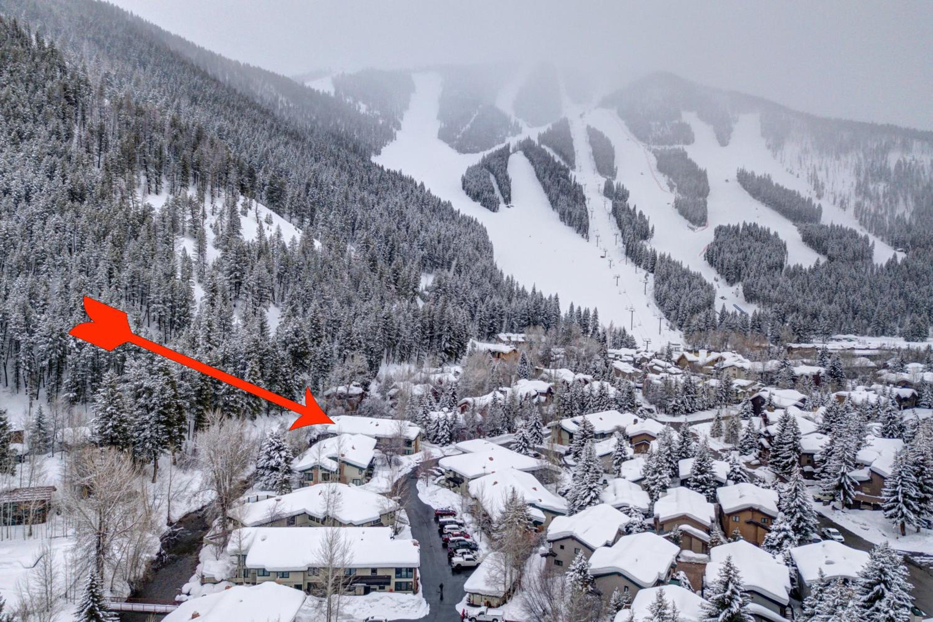 Ketchum Vacations - Luxe Prospector Condo Steps to Lift with Hot Tub - Property Image 2