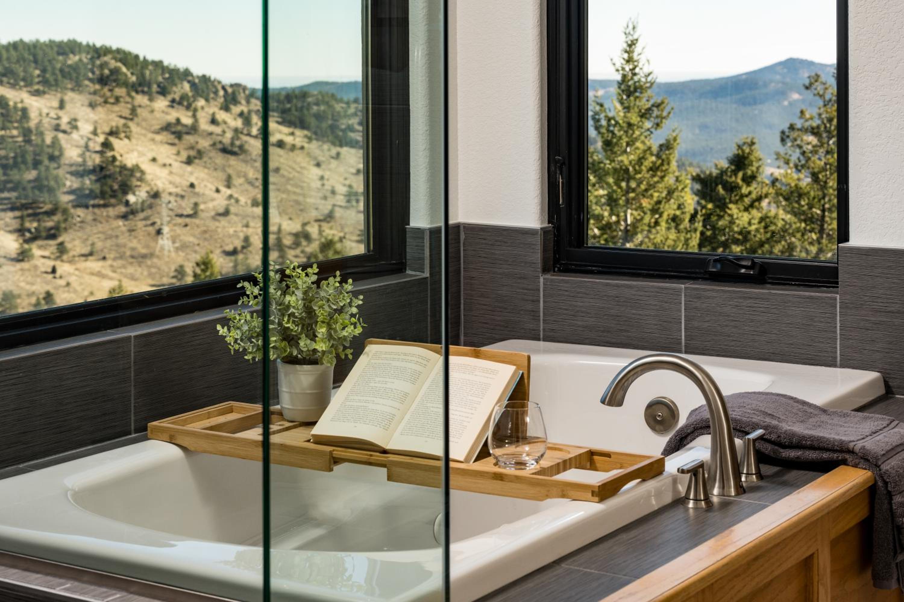 Stay in Evergreen - Denver Mountain Escape view 3