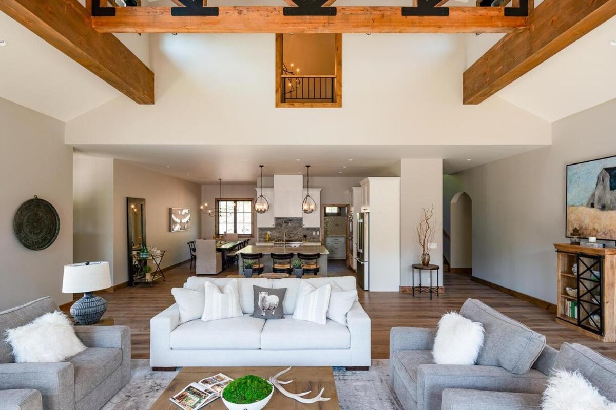 The Sheepbend Home - Luxury Home Steps to River! view 4