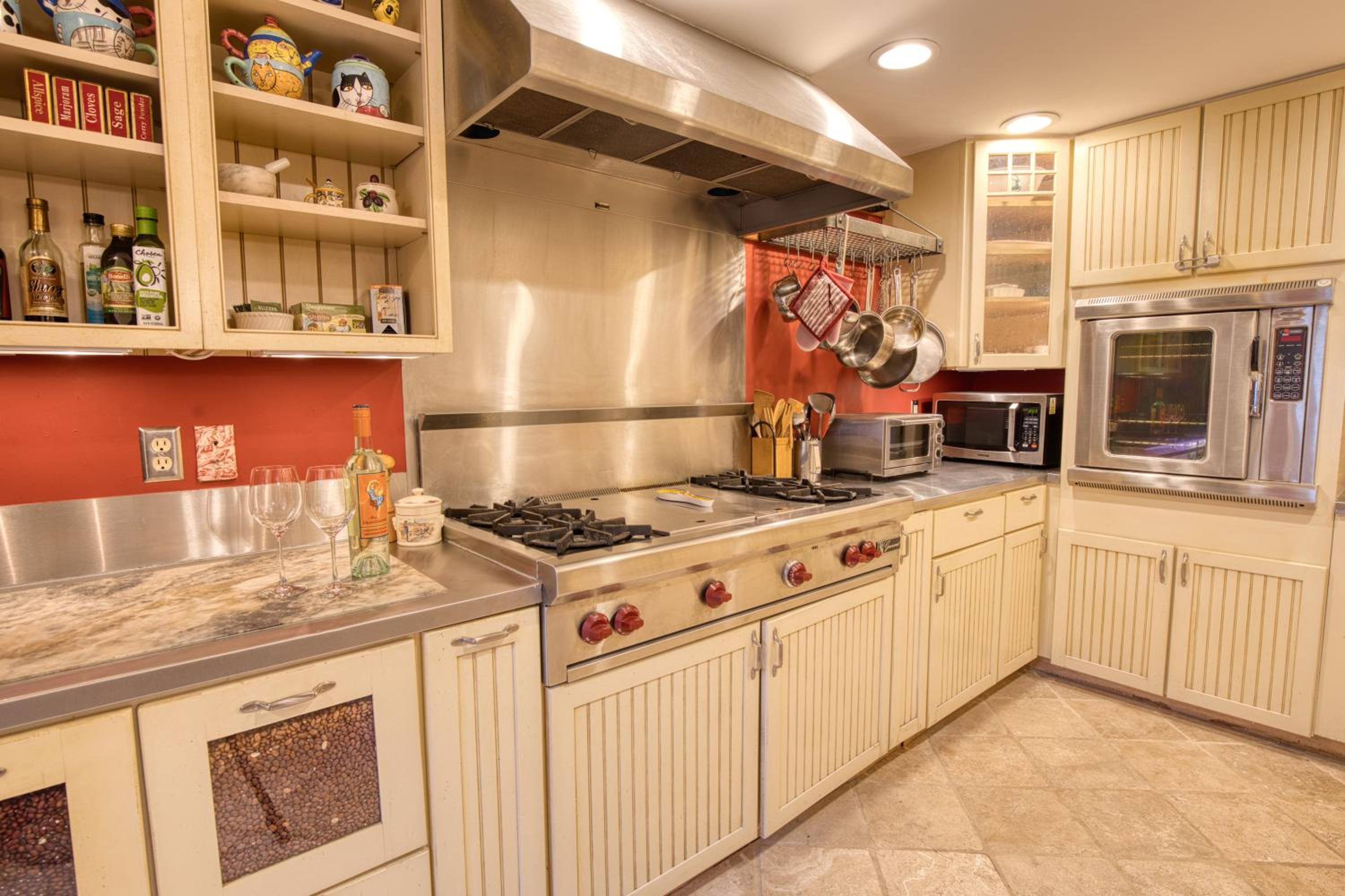 Ketchum Vacations - Charming Ketchum Cottage with Gourmet Kitchen - Property Image 1
