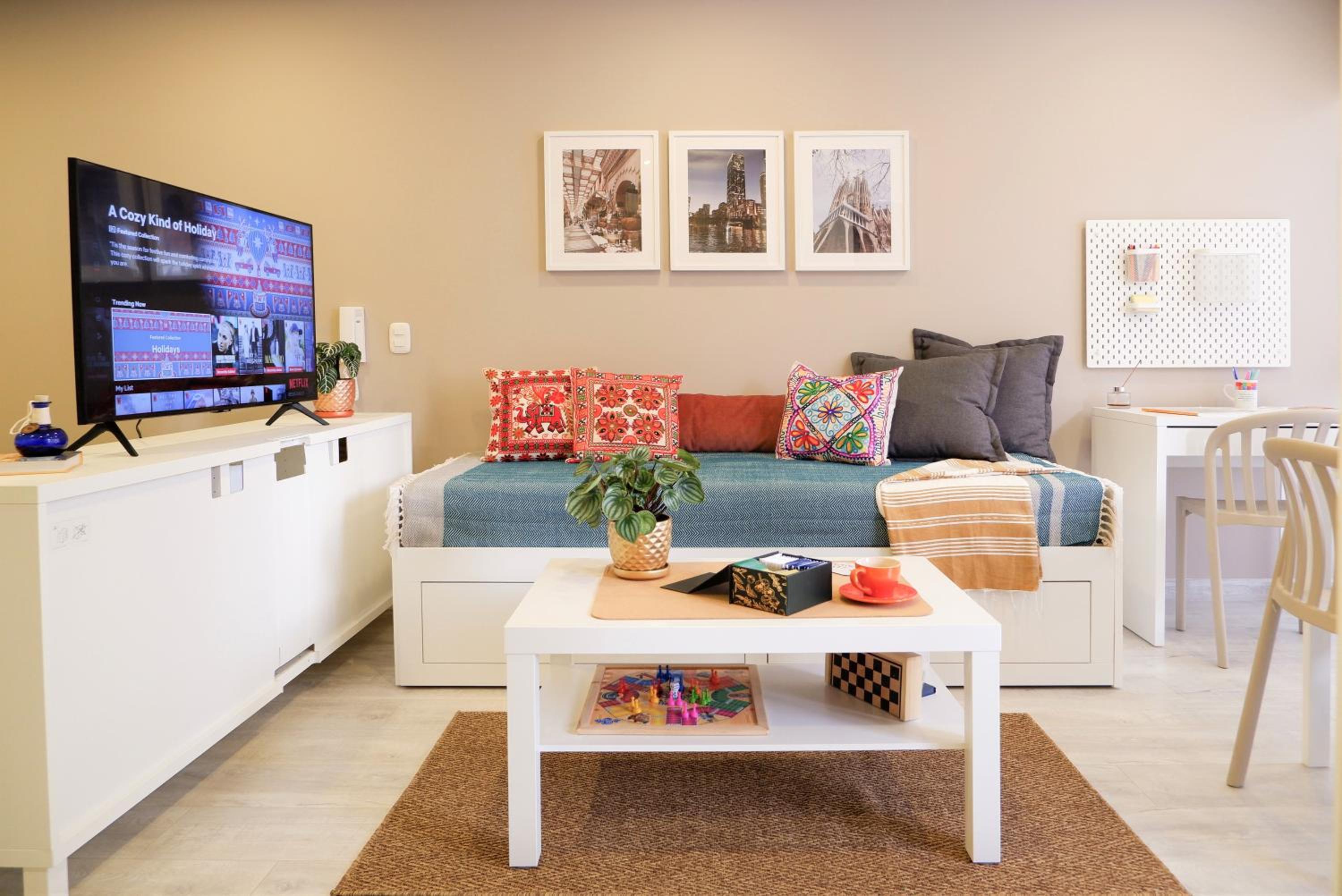 The Petit Flat - Bright & stylish studio apartment near Unicentro
