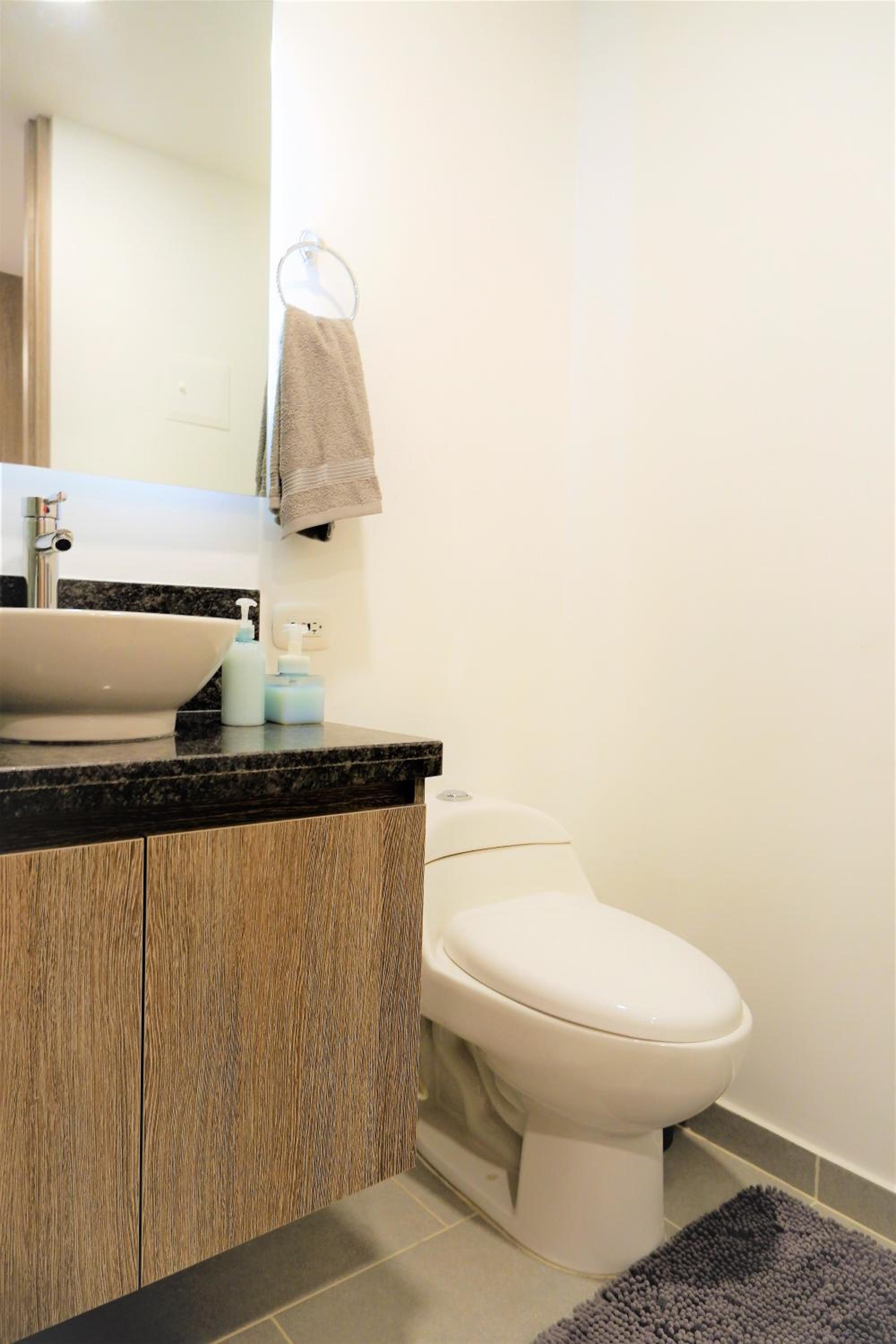 The Petit Flat - Bright & stylish studio apartment near Unicentro