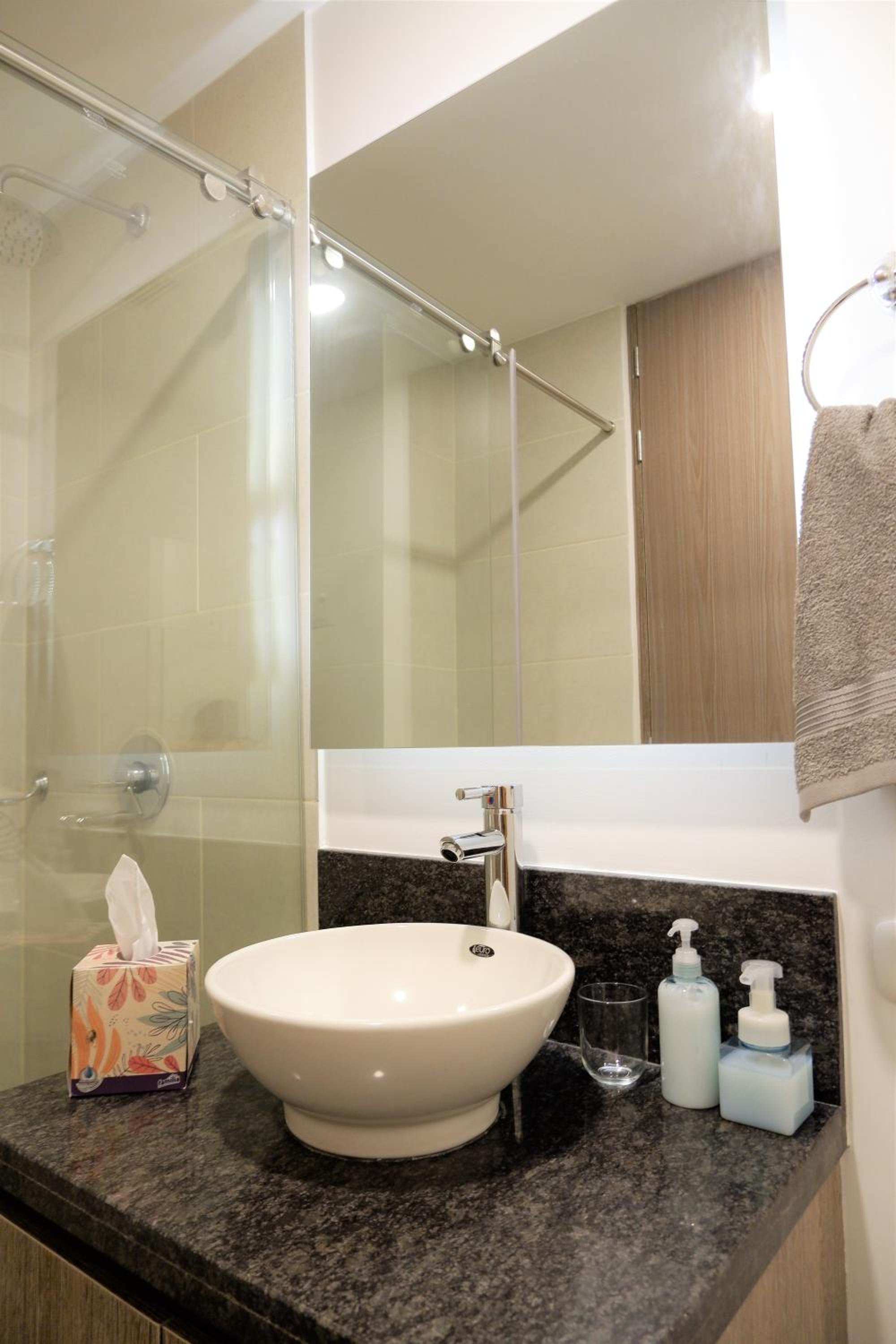 The Petit Flat - Bright & stylish studio apartment near Unicentro