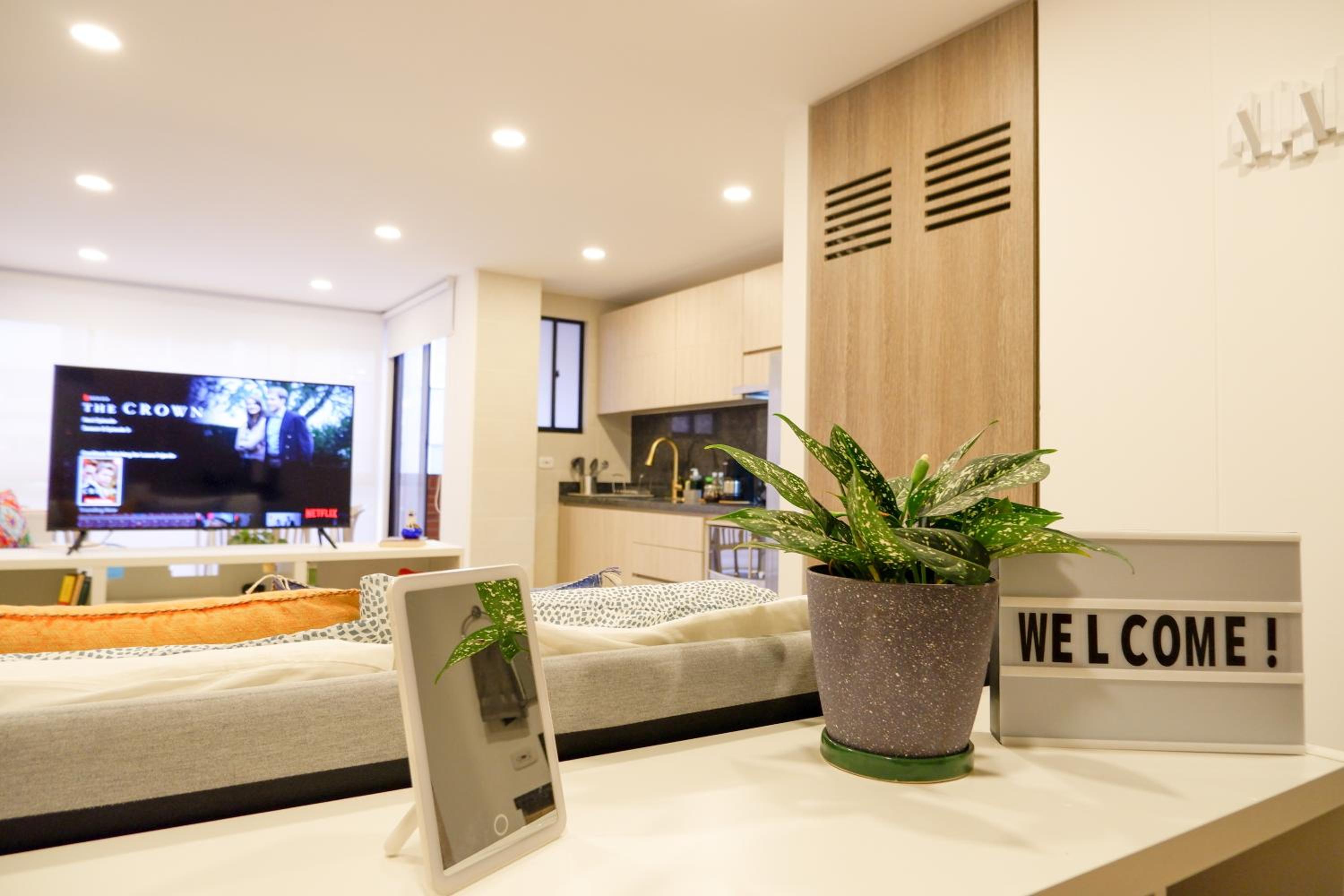 The Petit Flat - Bright & stylish studio apartment near Unicentro
