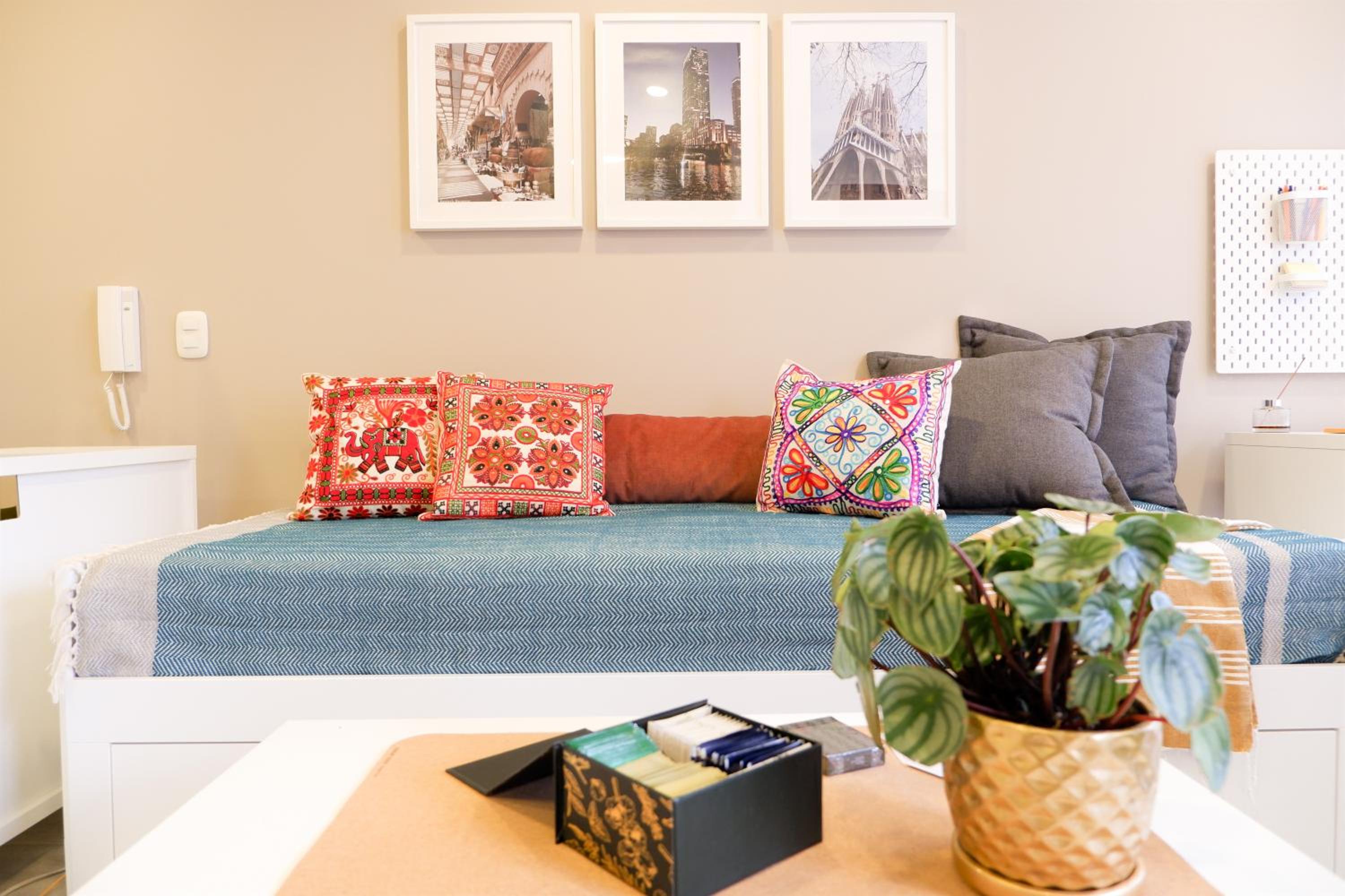 The Petit Flat - Bright & stylish studio apartment near Unicentro
