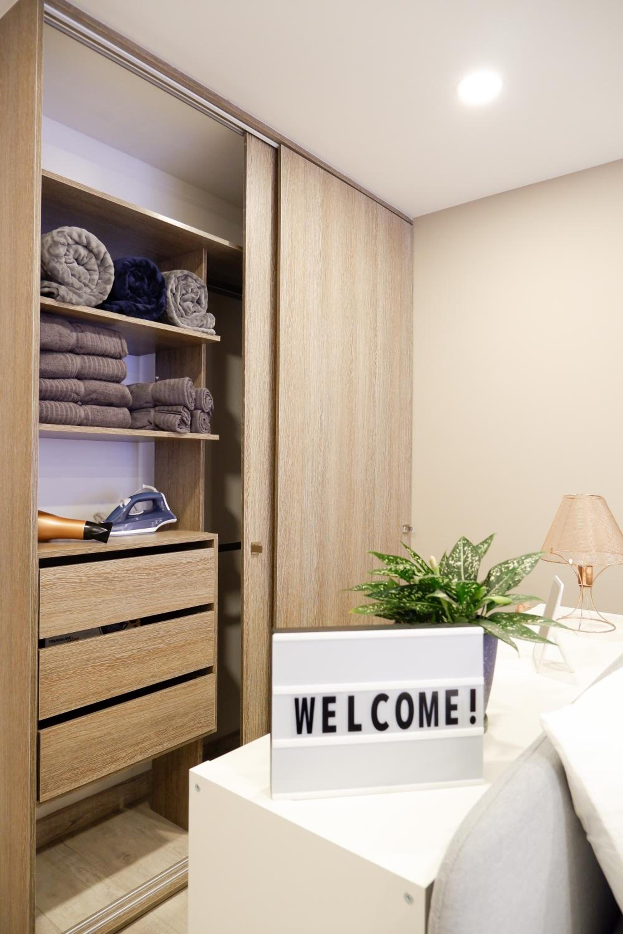The Petit Flat - Bright & stylish studio apartment near Unicentro