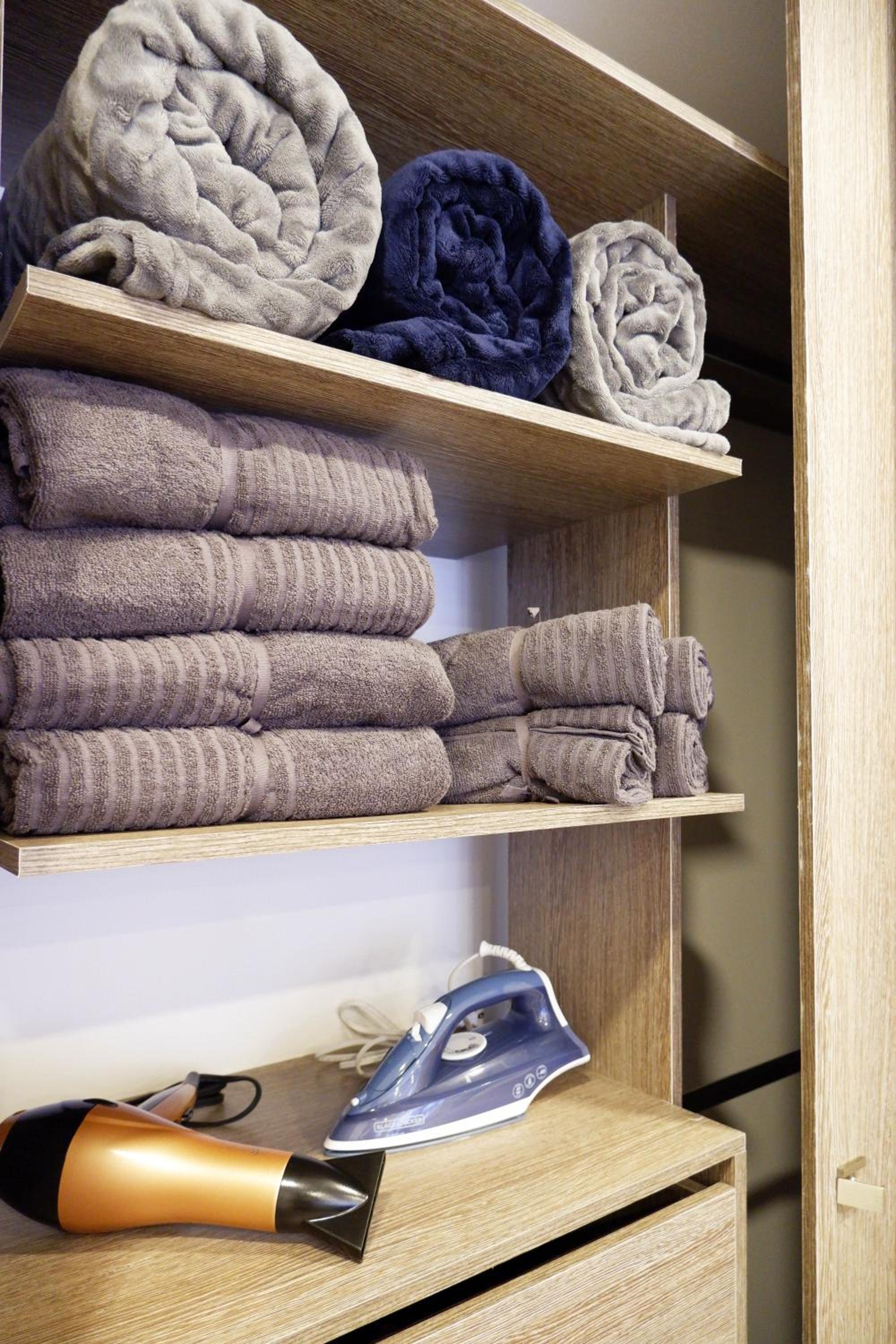 The Petit Flat - Bright & stylish studio apartment near Unicentro