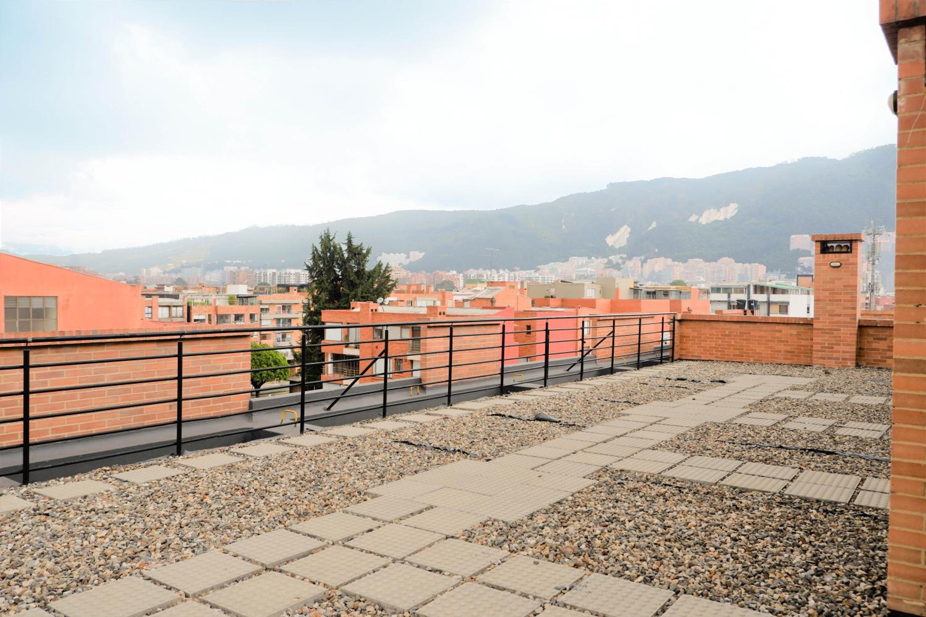 The Petit Flat - Bright & stylish studio apartment near Unicentro