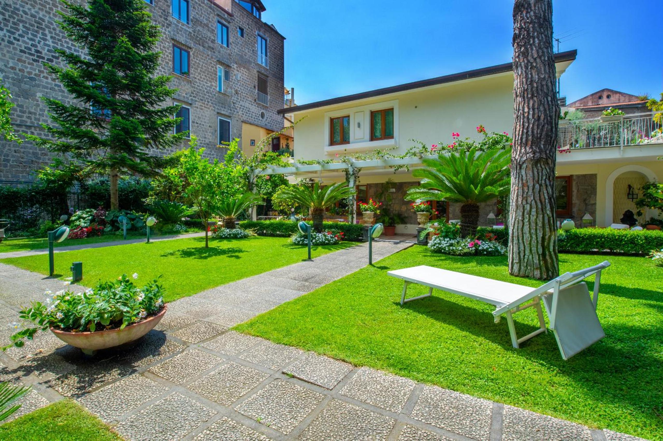SorrentoVibes - Villa in Sorrento Center with gardens and outdoor space