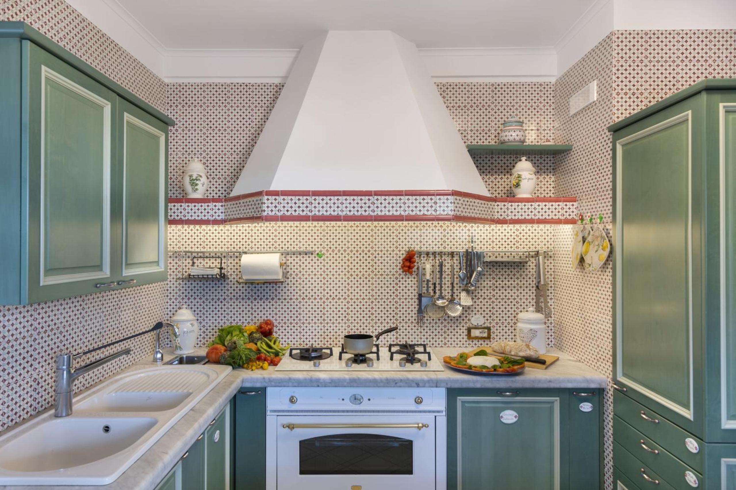 SorrentoVibes - Villa in Sorrento Center with gardens and outdoor space