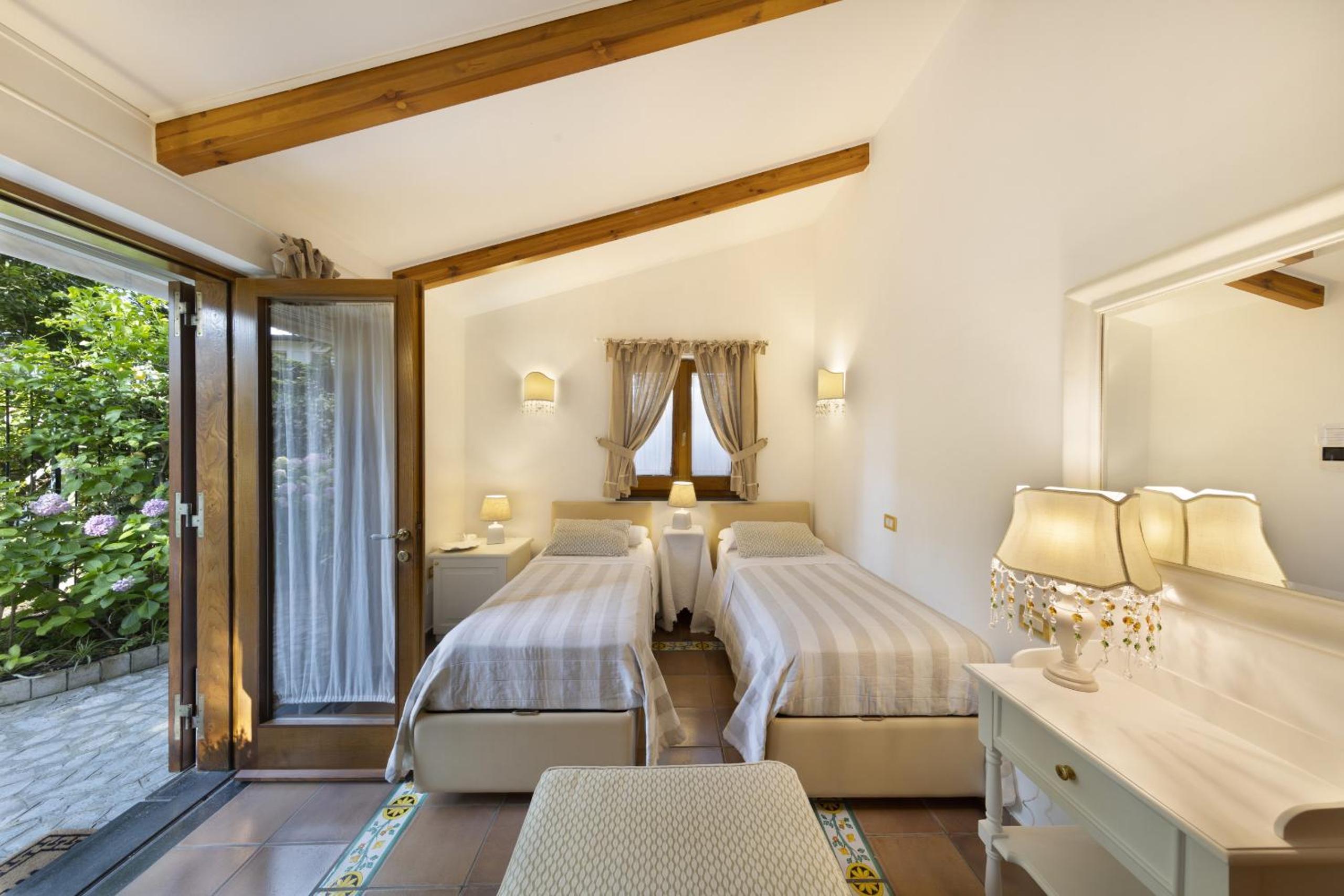 SorrentoVibes - Villa in Sorrento Center with gardens and outdoor space