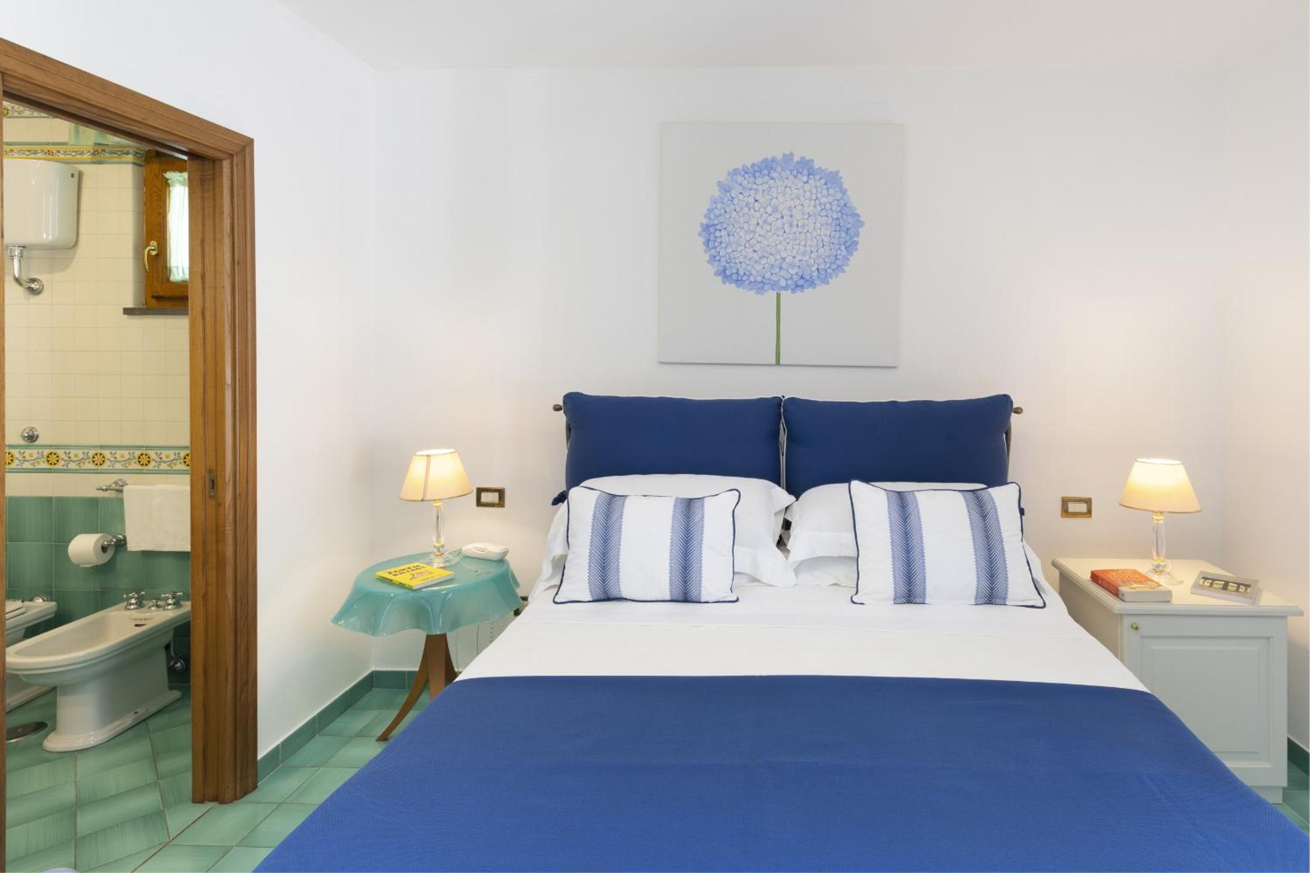 SorrentoVibes - Villa in Sorrento Center with gardens and outdoor space