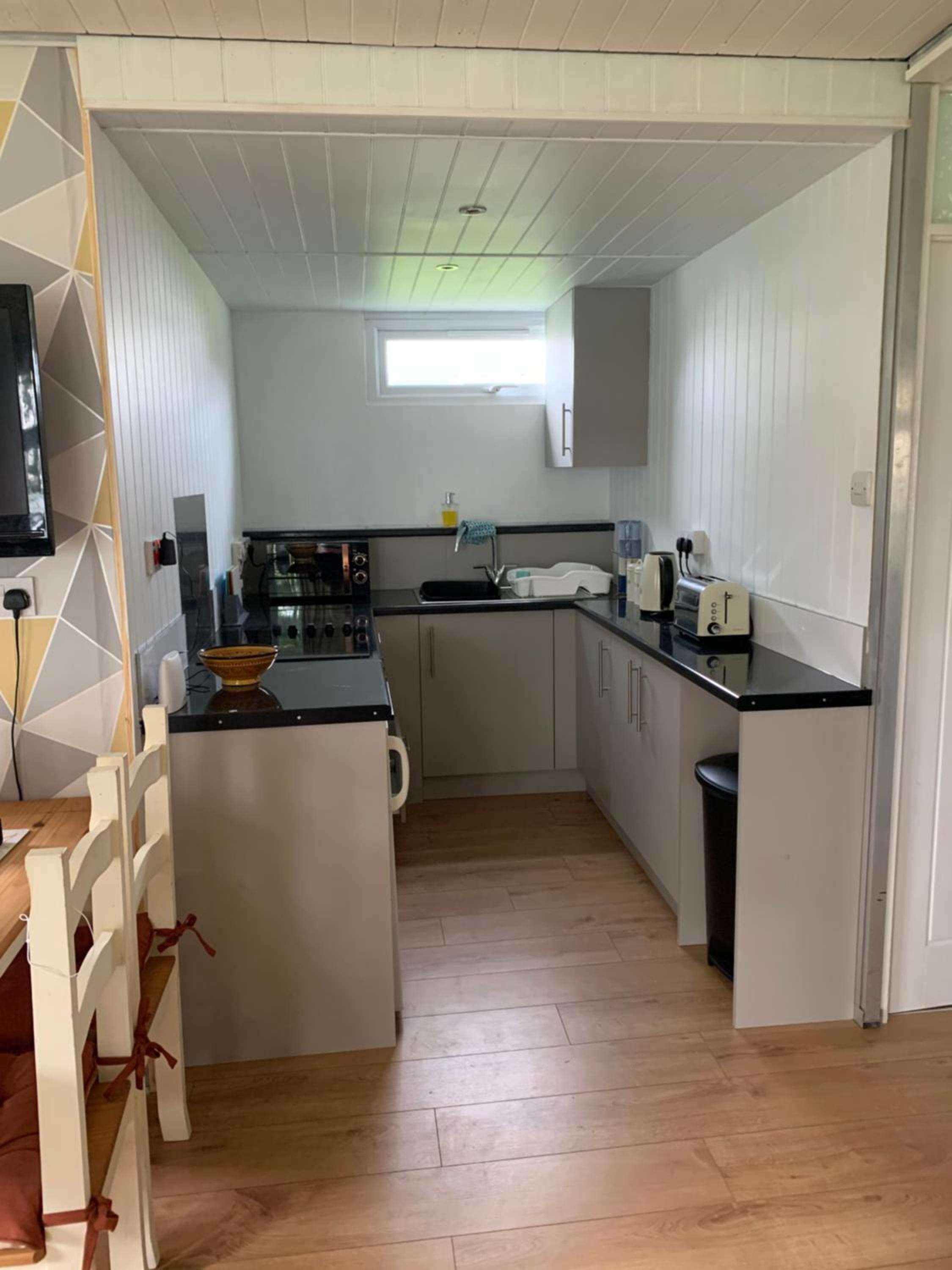 Woodland chalet close to beach view 4