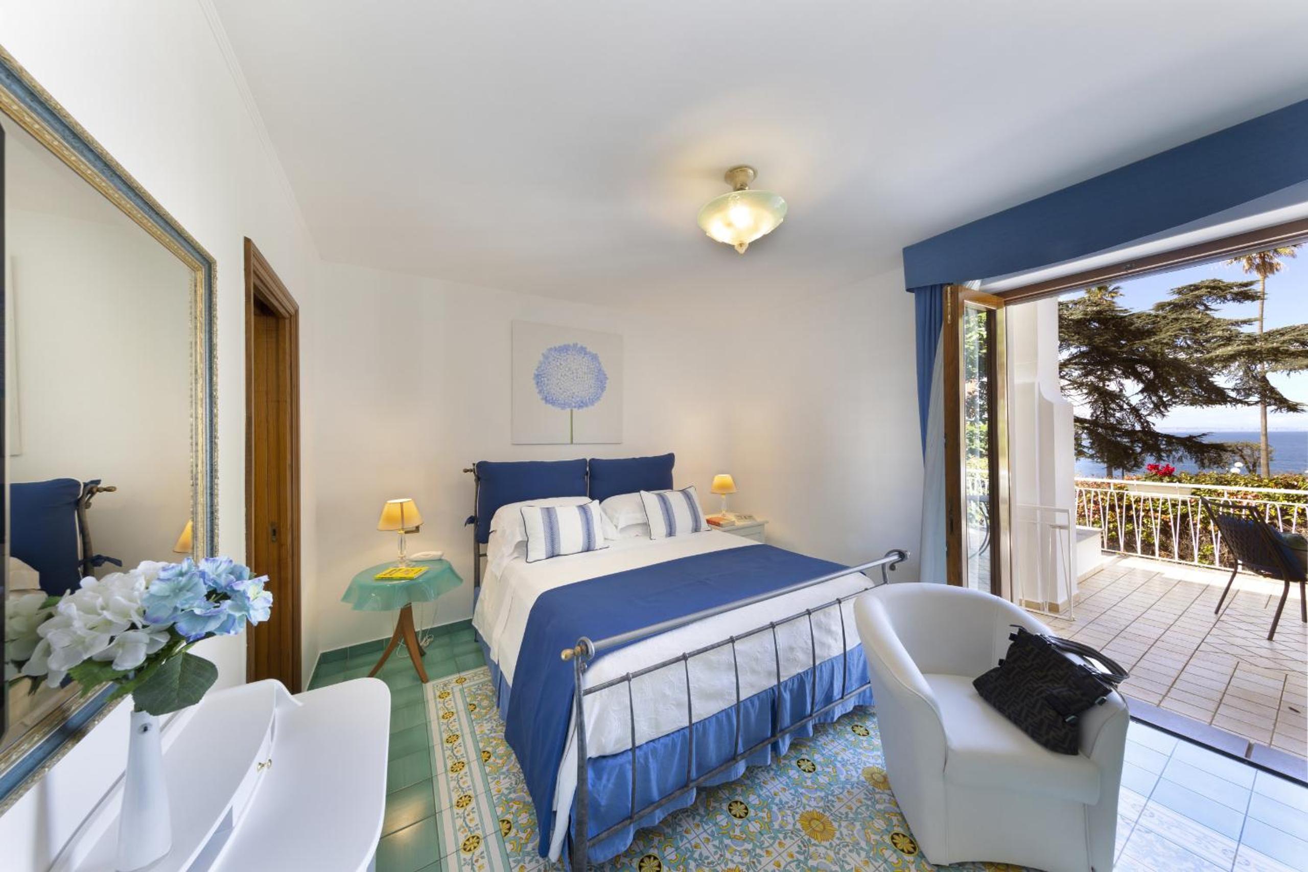SorrentoVibes - Villa in Sorrento Center with gardens and outdoor space