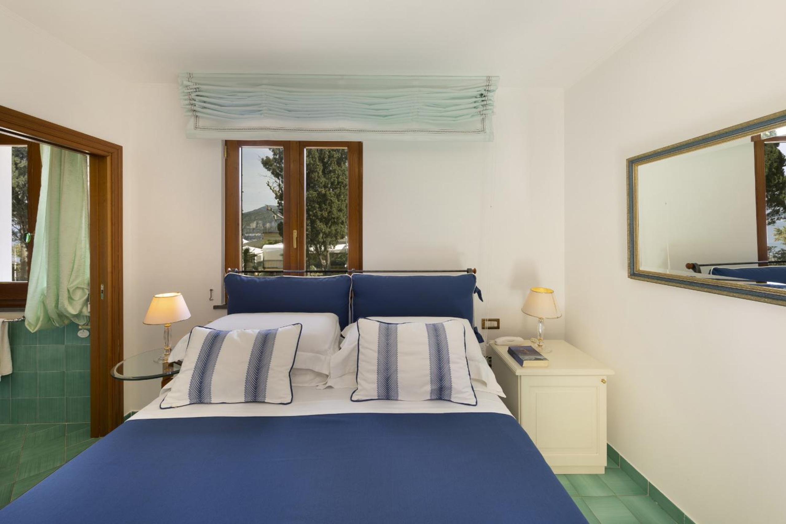 SorrentoVibes - Villa in Sorrento Center with gardens and outdoor space