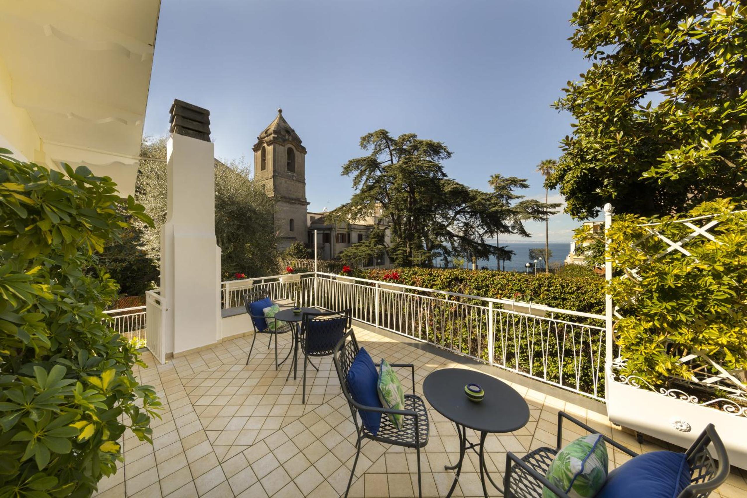 SorrentoVibes - Villa in Sorrento Center with gardens and outdoor space