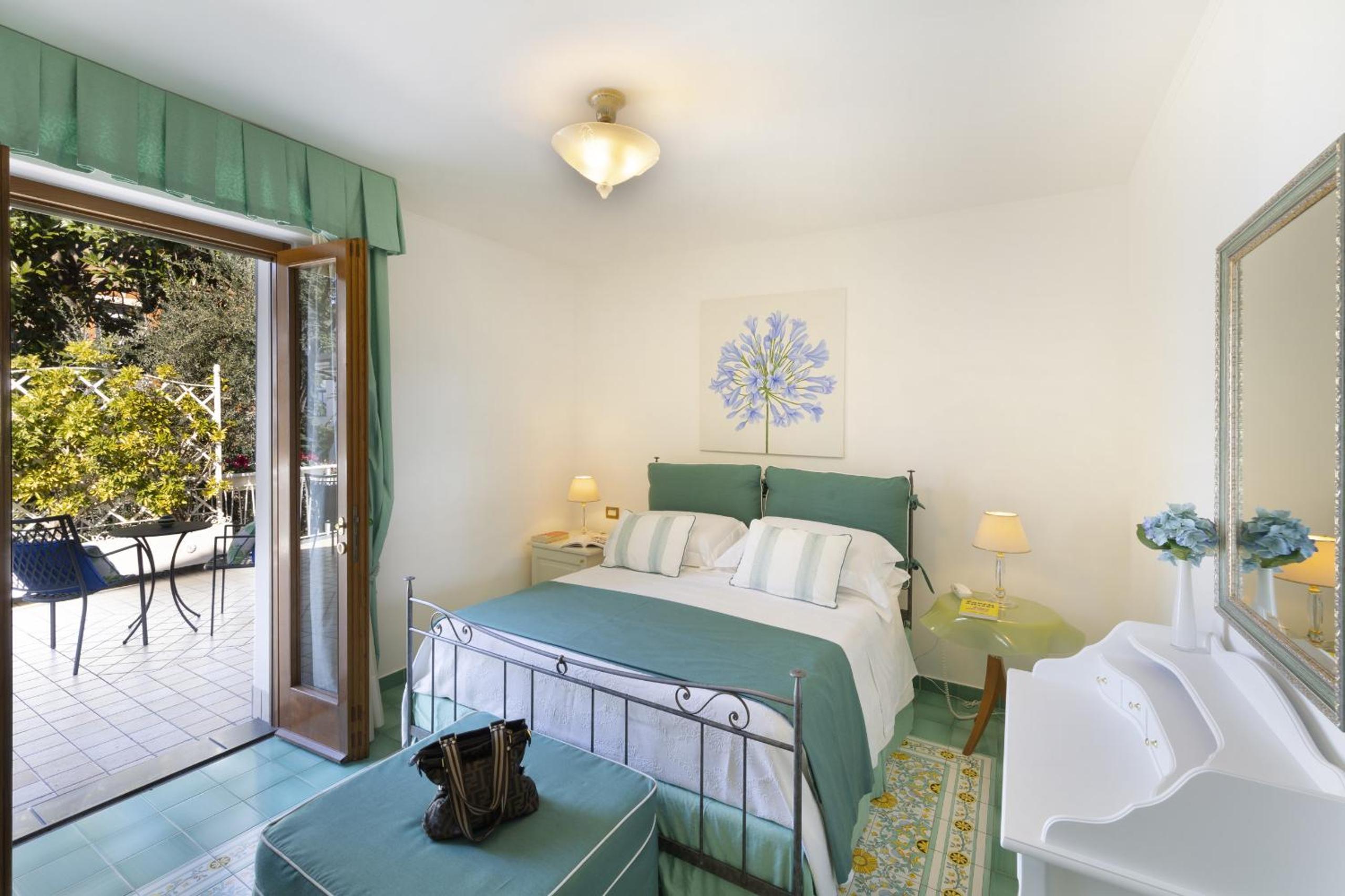 SorrentoVibes - Villa in Sorrento Center with gardens and outdoor space