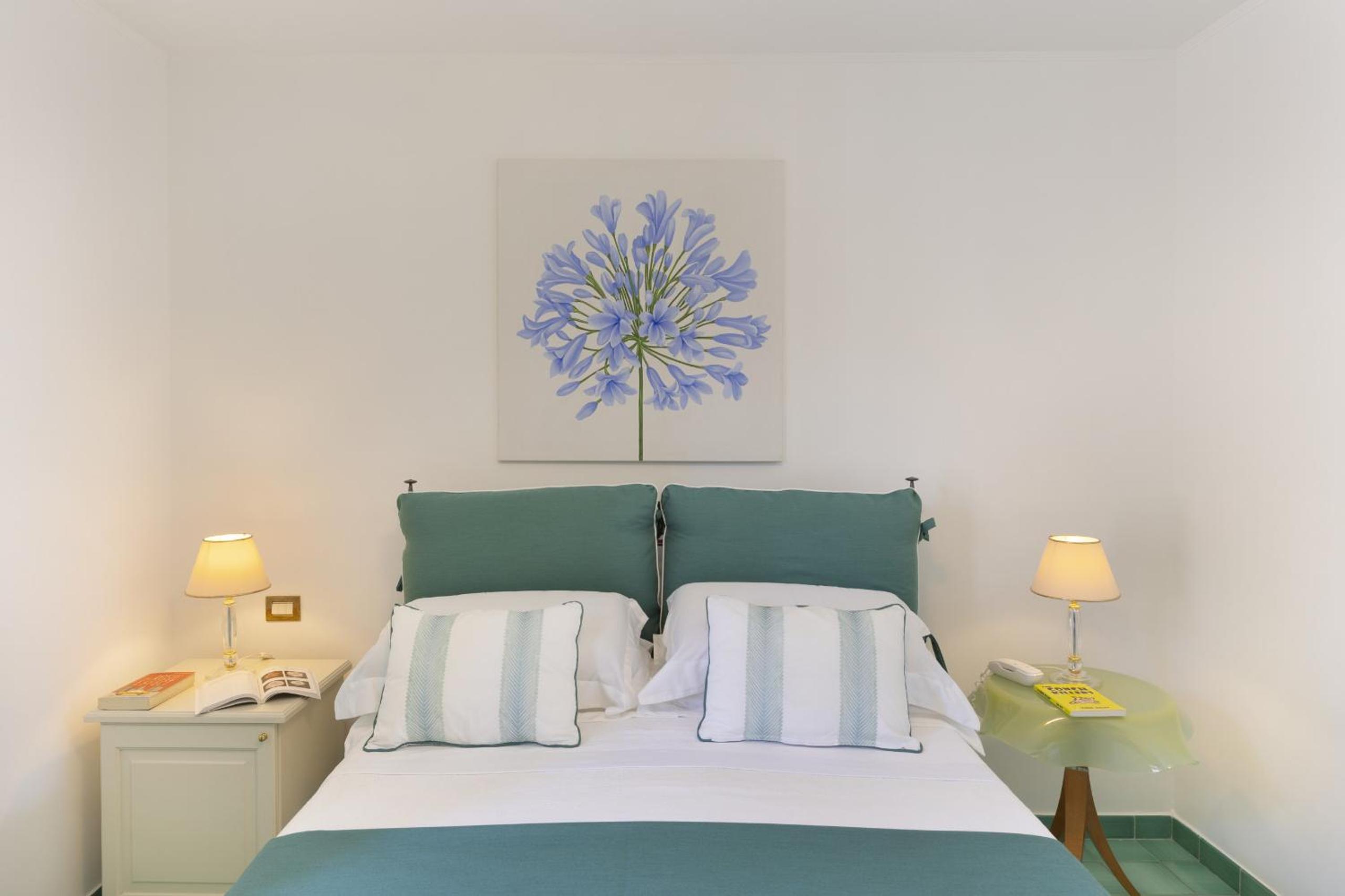 SorrentoVibes - Villa in Sorrento Center with gardens and outdoor space