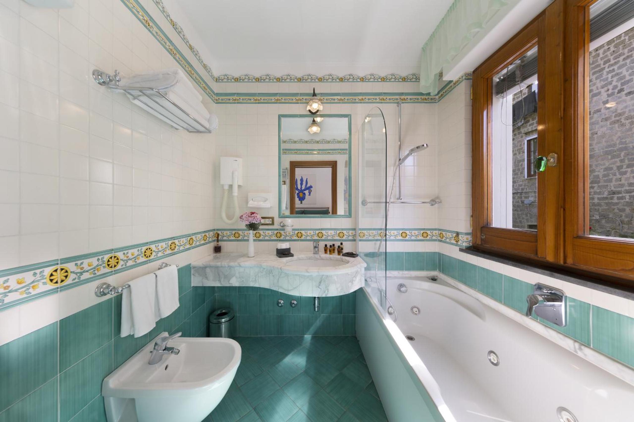 SorrentoVibes - Villa in Sorrento Center with gardens and outdoor space