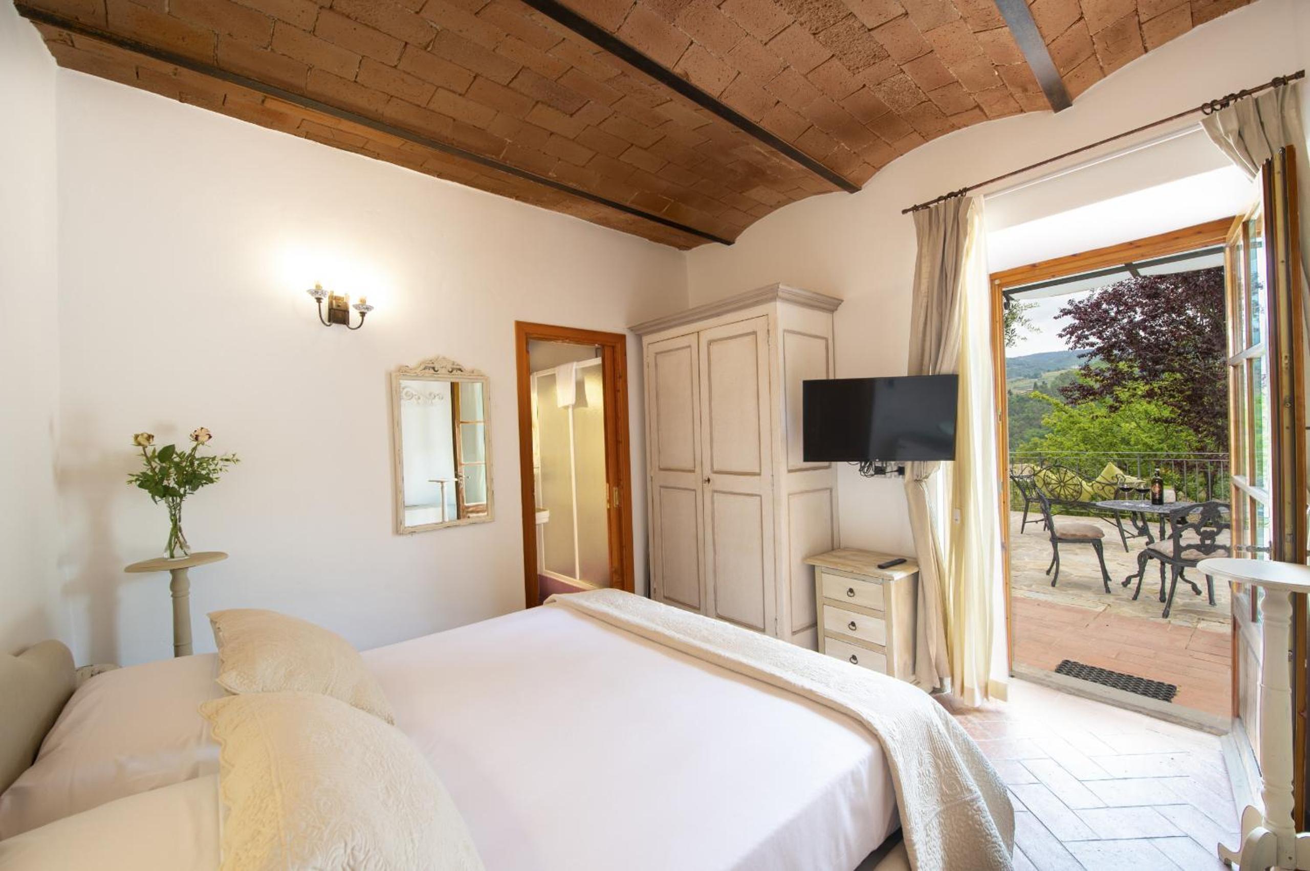 My Exclusive Italy - Villa Chianti with exclusive pool and typical barn view 4