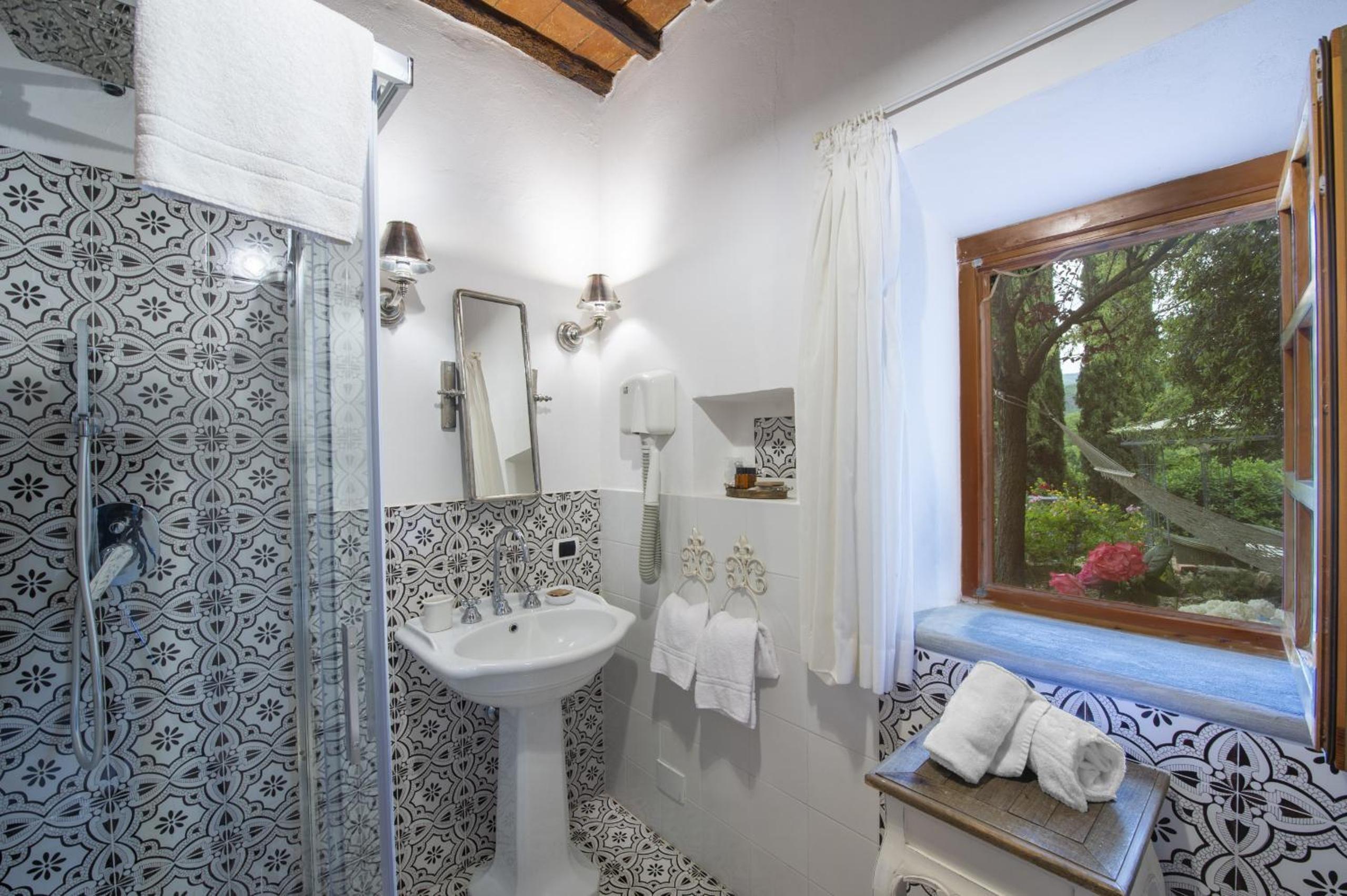 My Exclusive Italy - Villa Chianti with exclusive pool and typical barn view 5