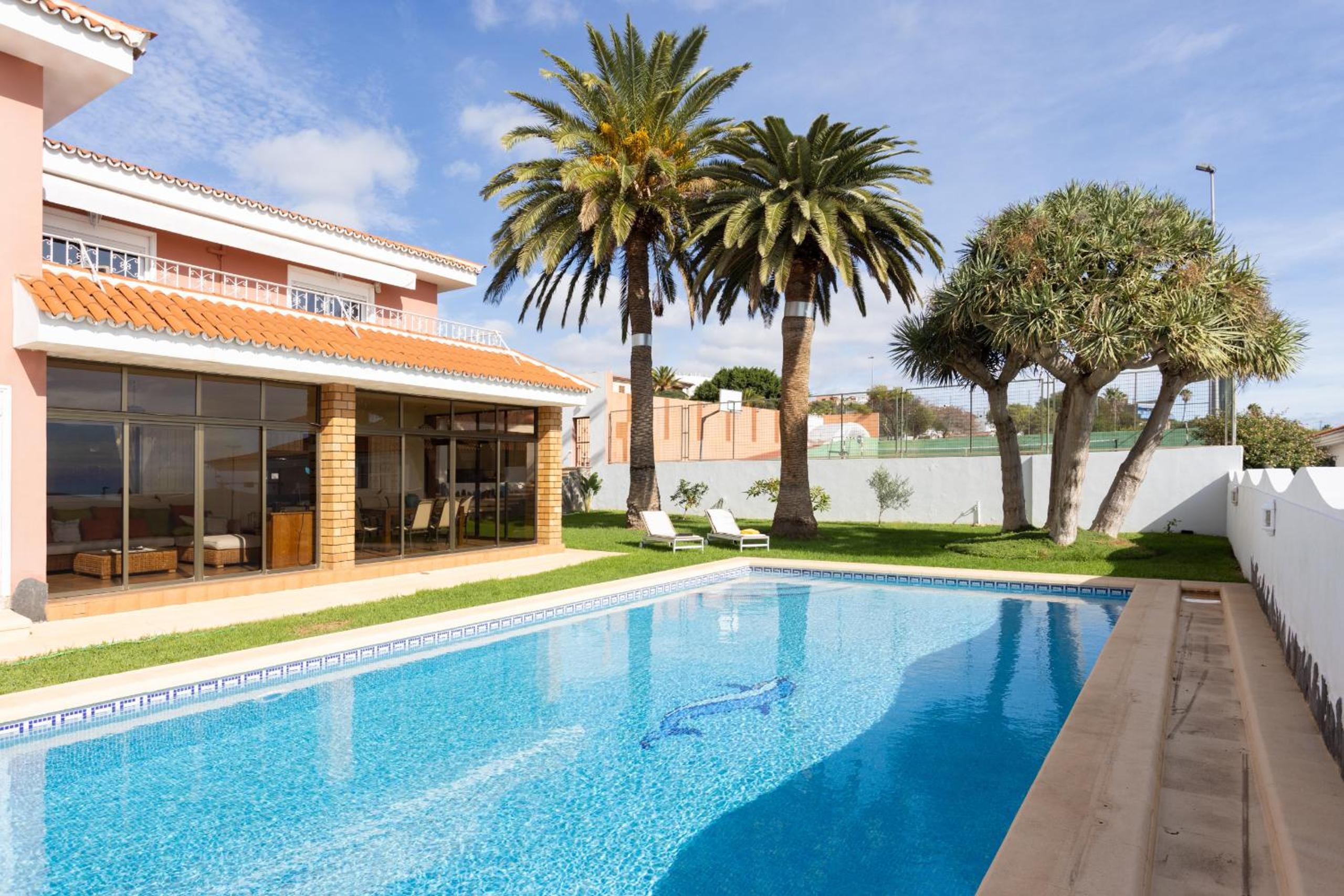 Hotel One & Only Sports and Relax Villa Heated Pool by Eden Rentals - Image 1