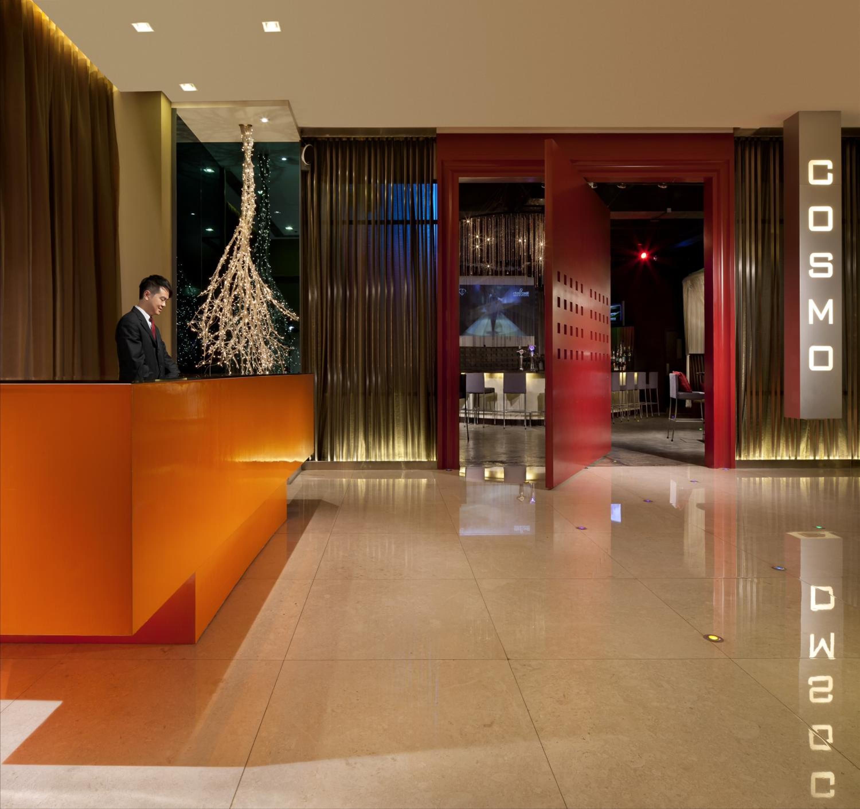 Cosmo Hotel Hong Kong 2