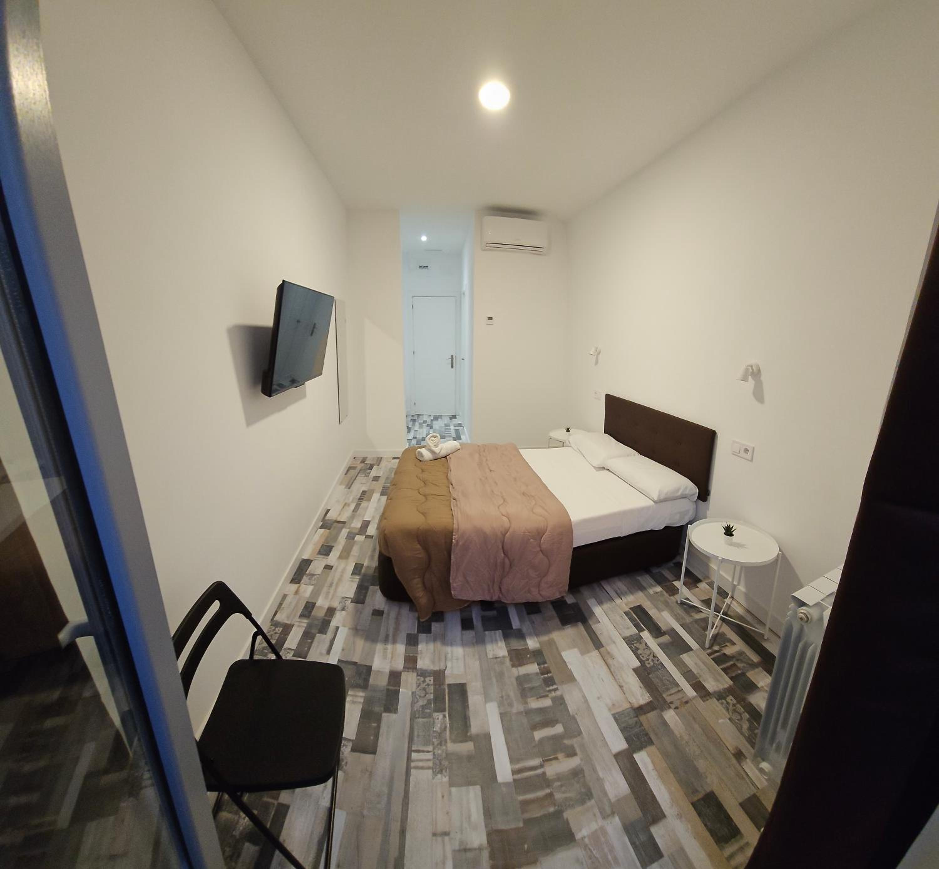 HOSTAL ANDREA GRANVIA