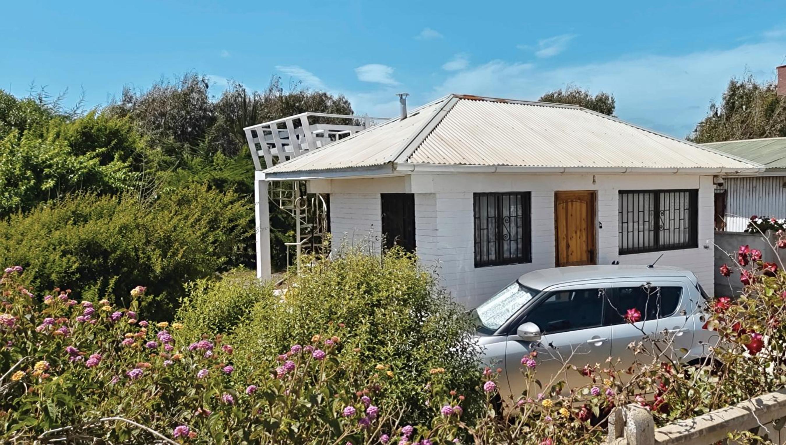 Encantadora Casa con Balcón a Pasos del Mar