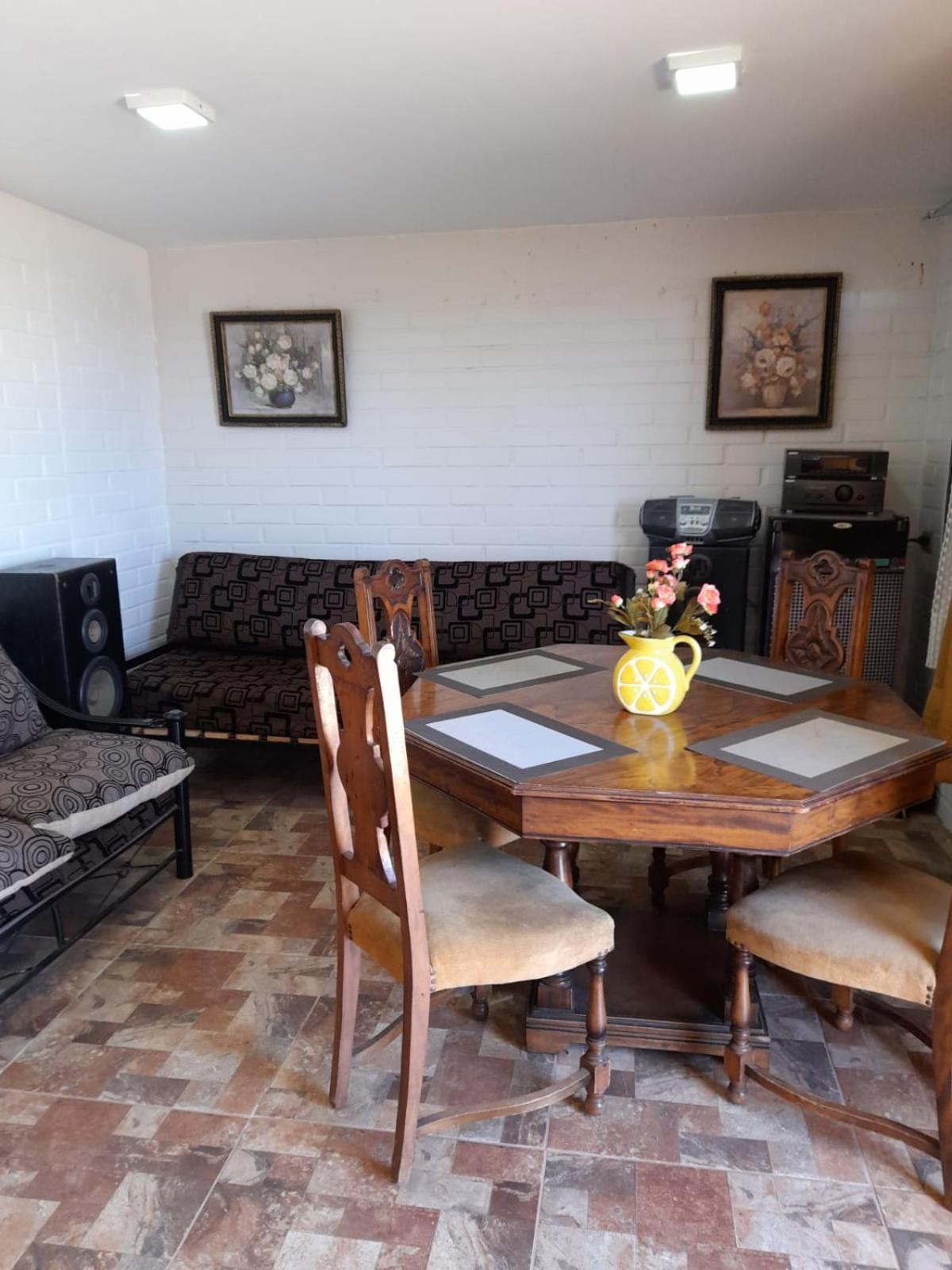 Encantadora Casa con Balcón a Pasos del Mar
