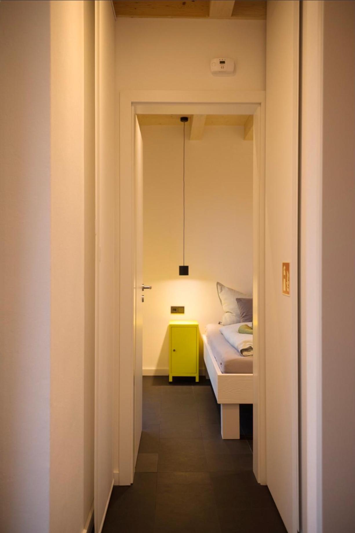 Modernes, ökologisches Design Ferienhaus in der Eifel Vulkaneifel I 2 Schlafzimmer, Sauna, Yoga & Kaminofen, schnelles WLAN & Arbeitsplatz
