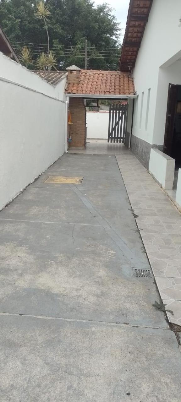 Casa próximo a praia com churrasqueira e ar condicionado!