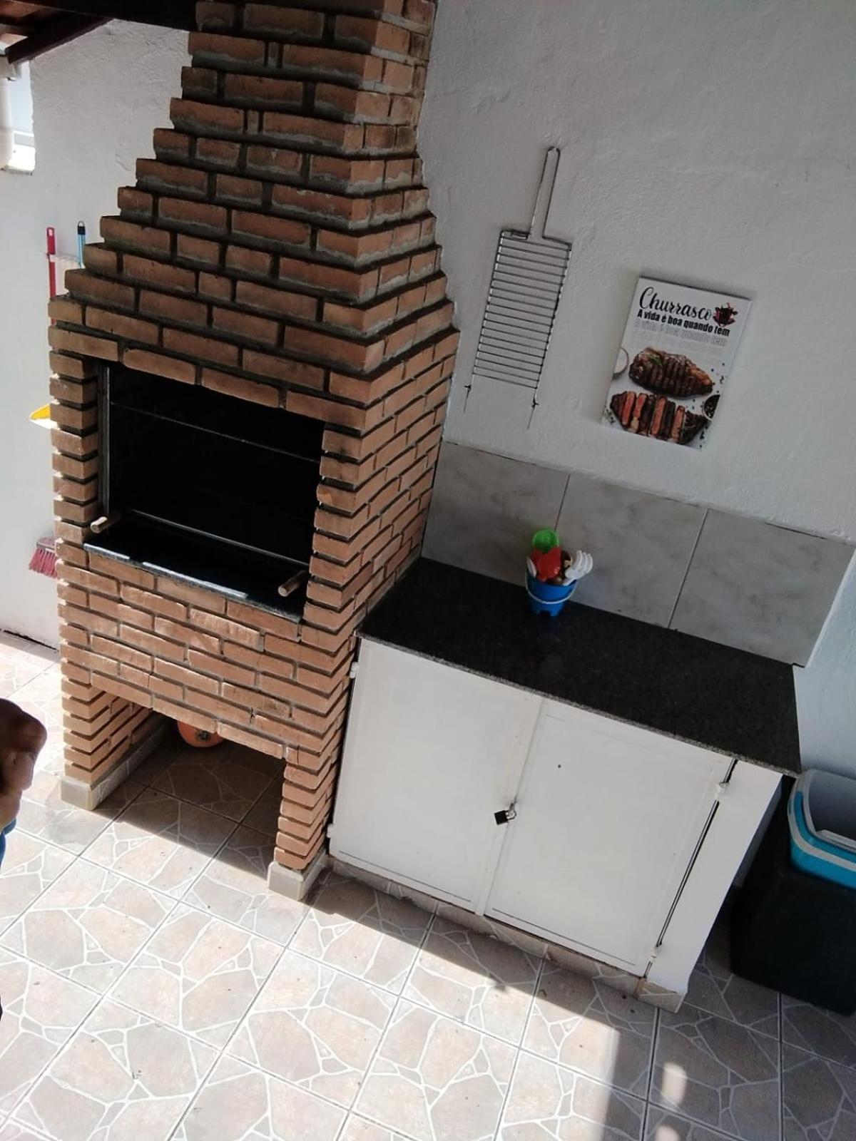Casa próximo a praia com churrasqueira e ar condicionado!