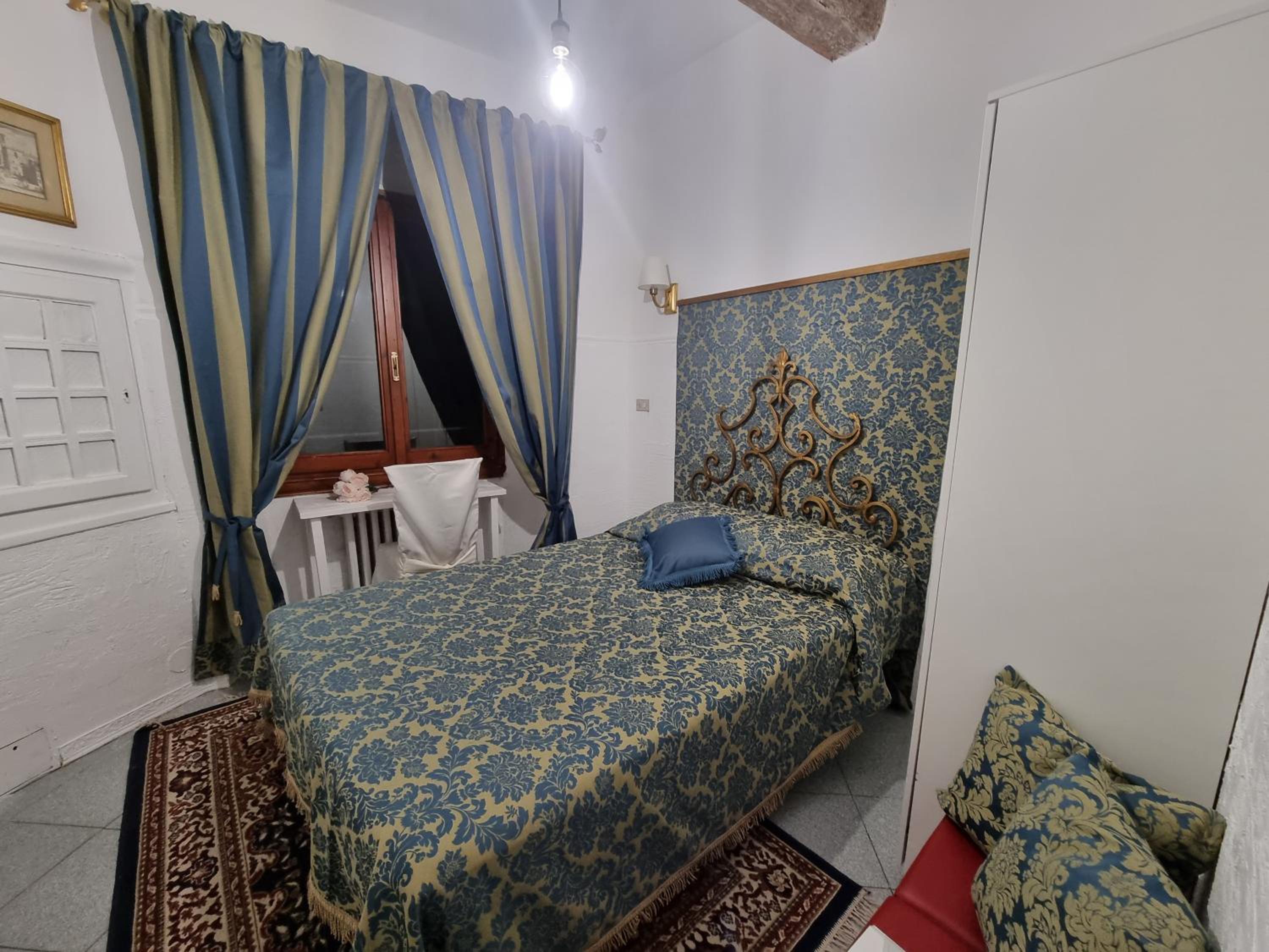 LA SEDE DELL'ARTE Monolocale Studio e Camere in Torre Medievale vicino a Duomo e Piazza Signoria