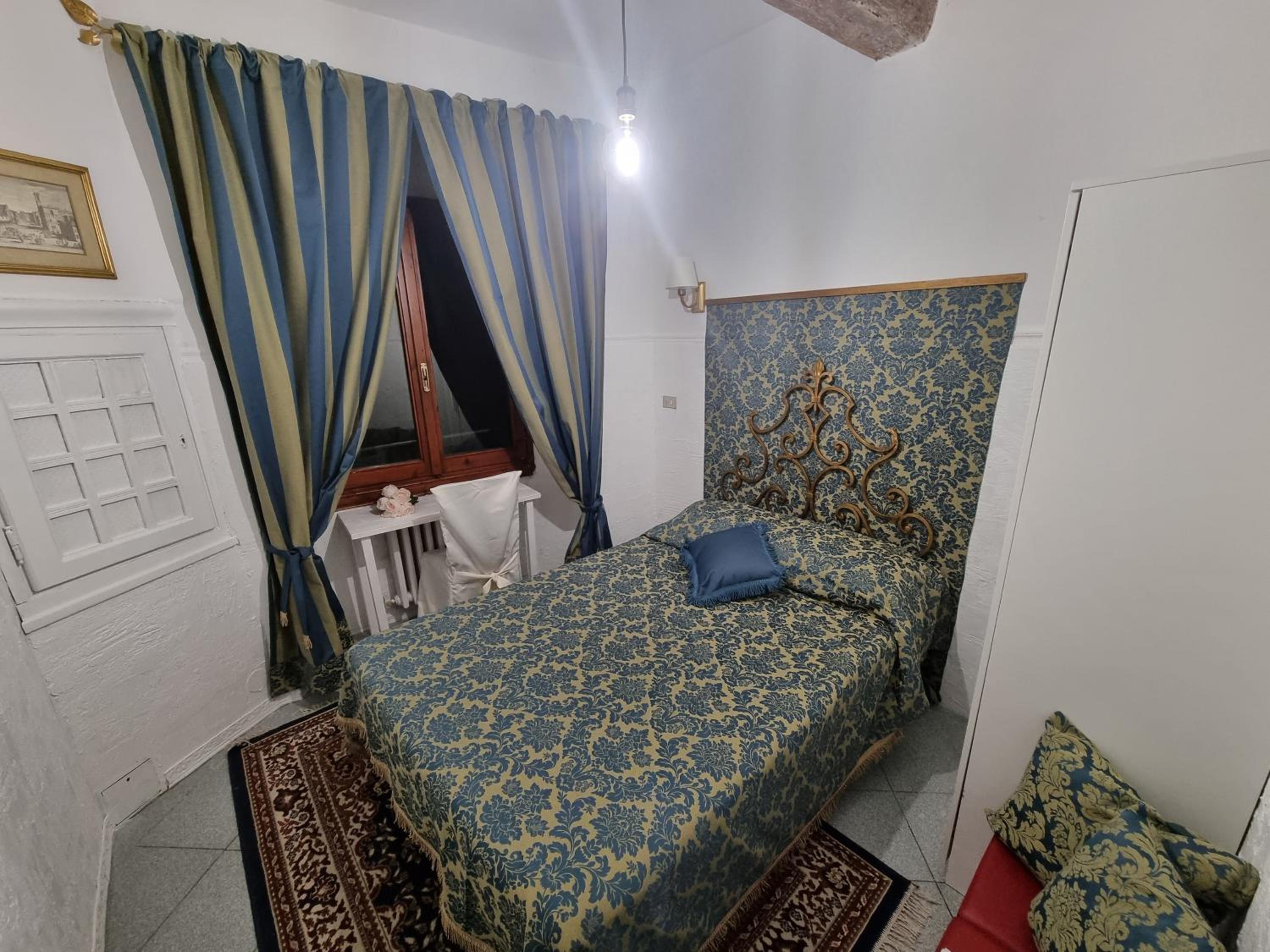 LA SEDE DELL'ARTE Monolocale Studio e Camere in Torre Medievale vicino a Duomo e Piazza Signoria