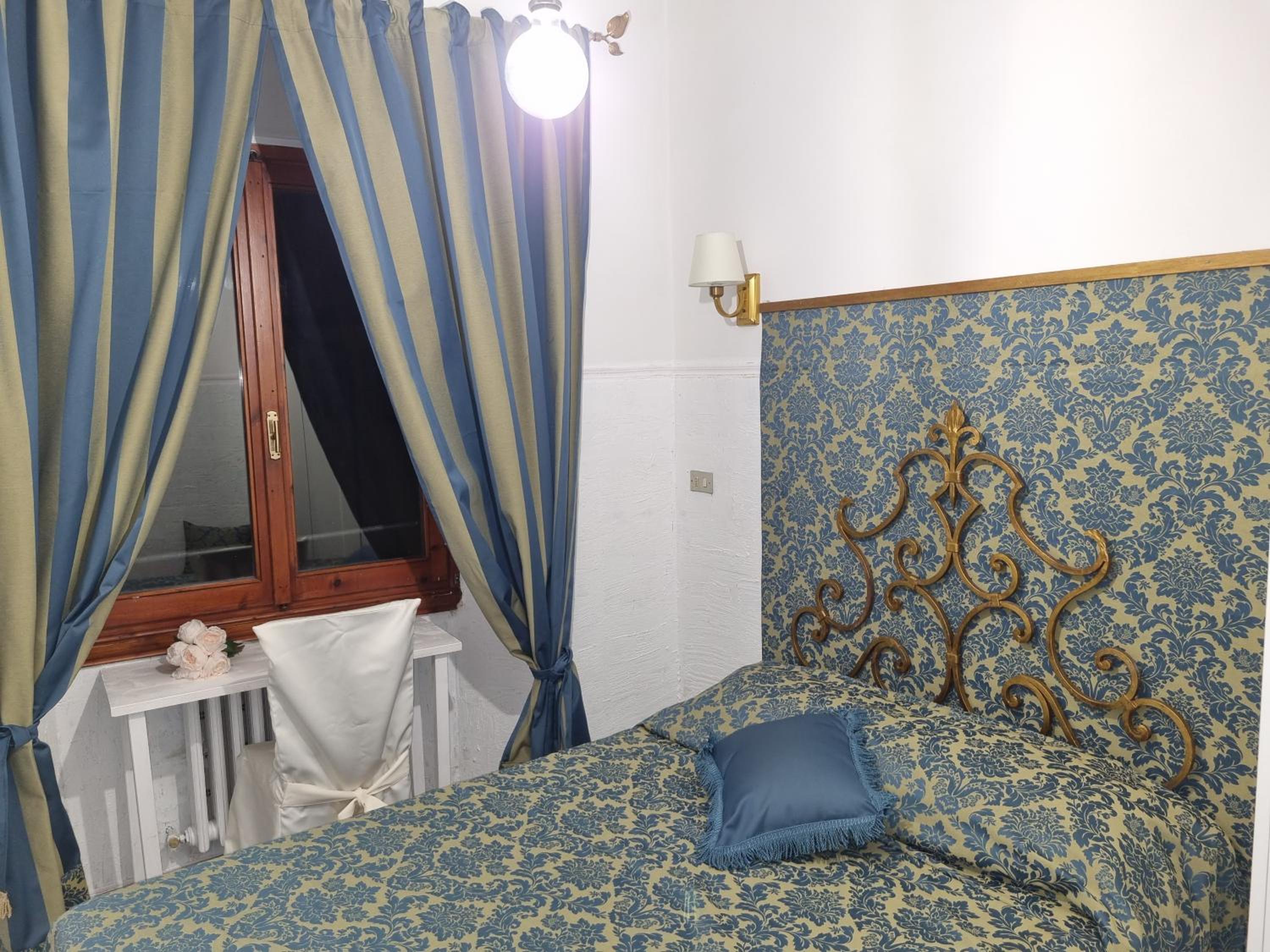 LA SEDE DELL'ARTE Monolocale Studio e Camere in Torre Medievale vicino a Duomo e Piazza Signoria