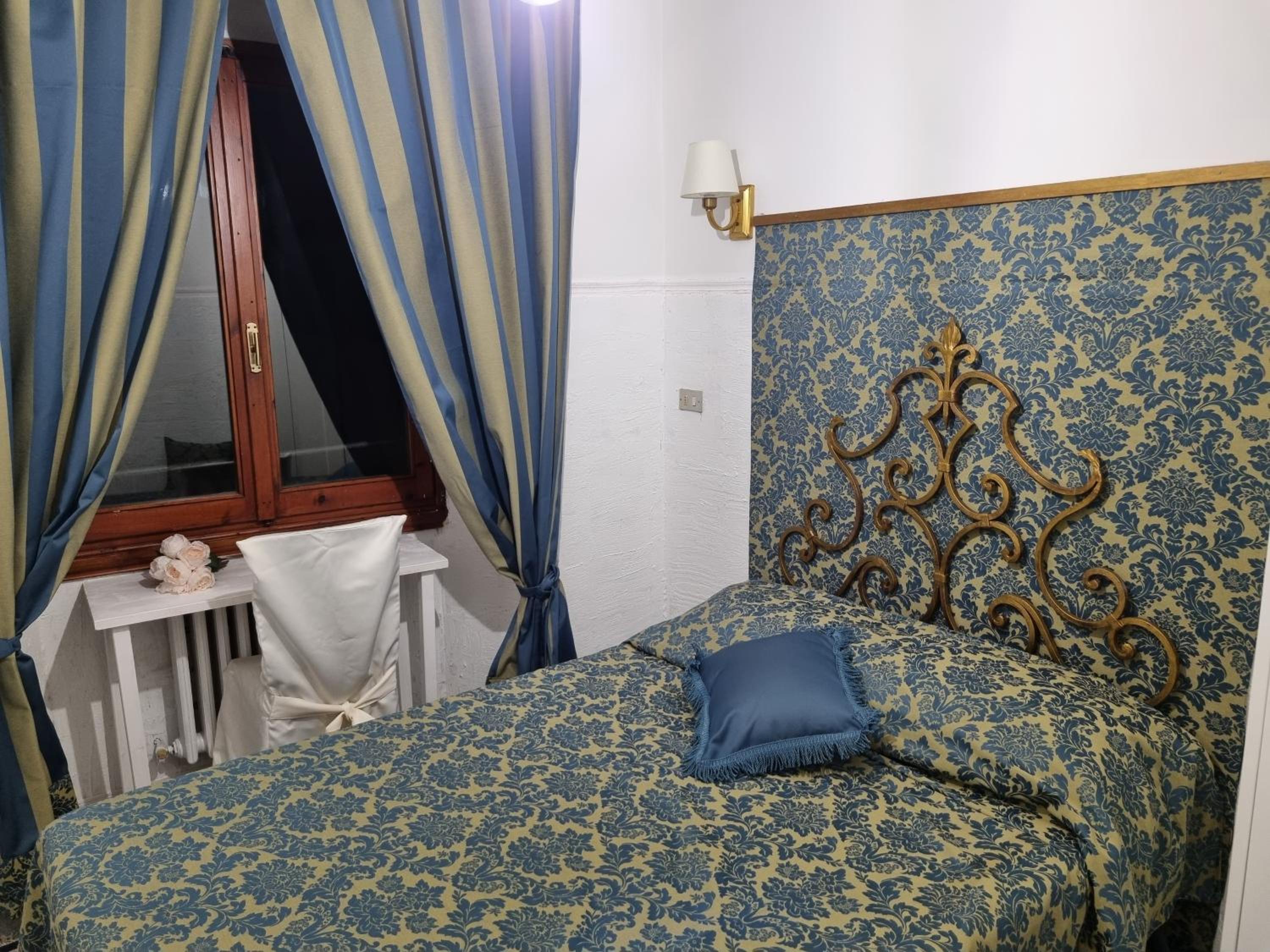 LA SEDE DELL'ARTE Monolocale Studio e Camere in Torre Medievale vicino a Duomo e Piazza Signoria