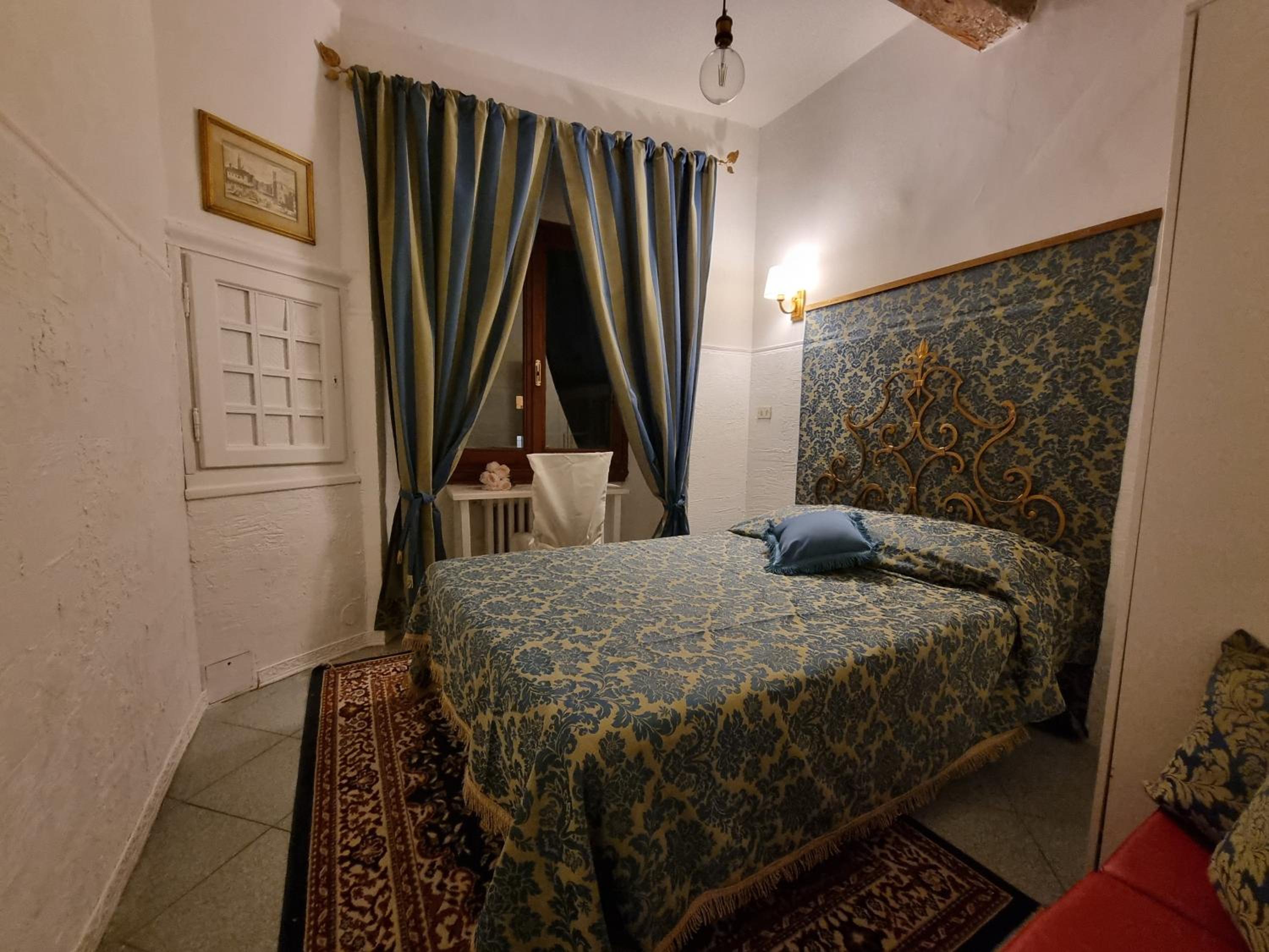 LA SEDE DELL'ARTE Monolocale Studio e Camere in Torre Medievale vicino a Duomo e Piazza Signoria