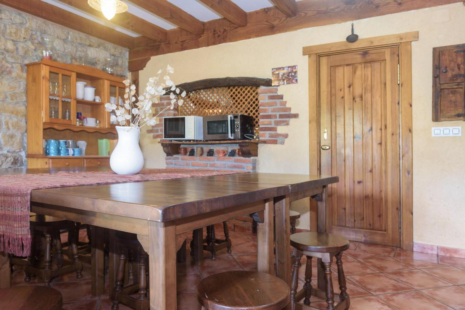Conjunto Rural la Tejedora. Albergue y estudios familiares.