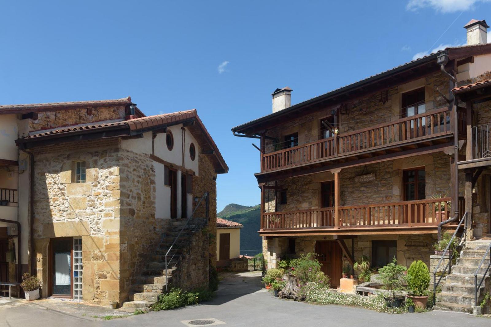 Conjunto Rural la Tejedora. Albergue y estudios familiares.