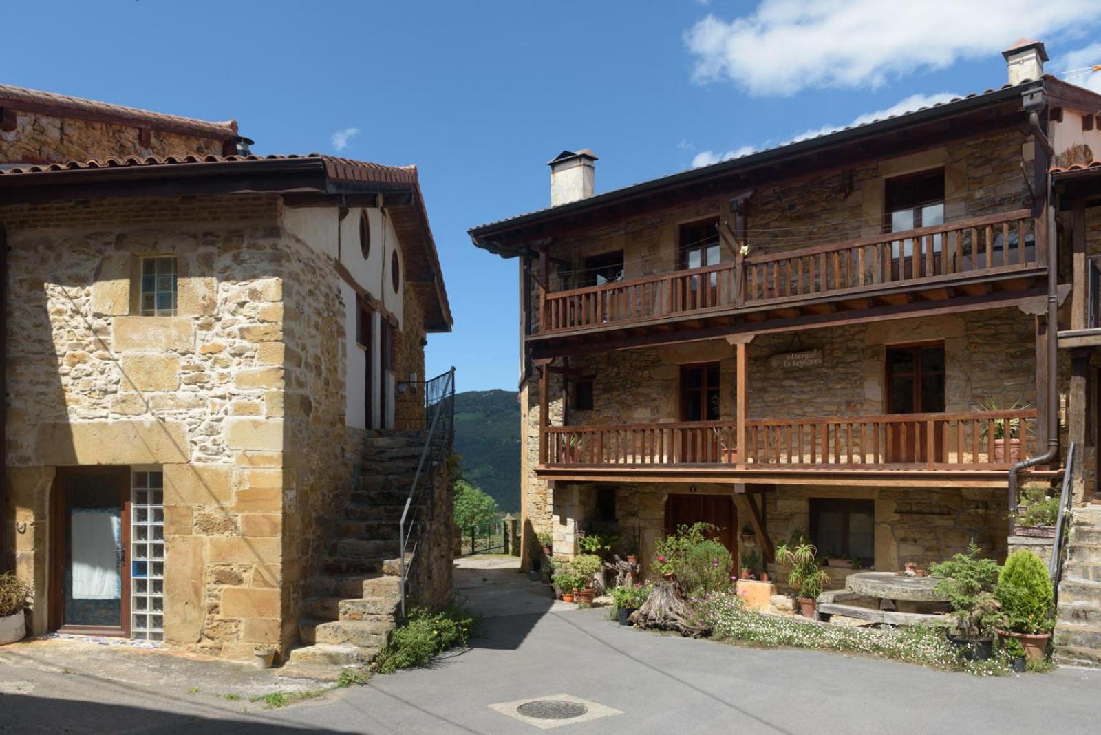 Conjunto Rural la Tejedora. Albergue y estudios familiares.