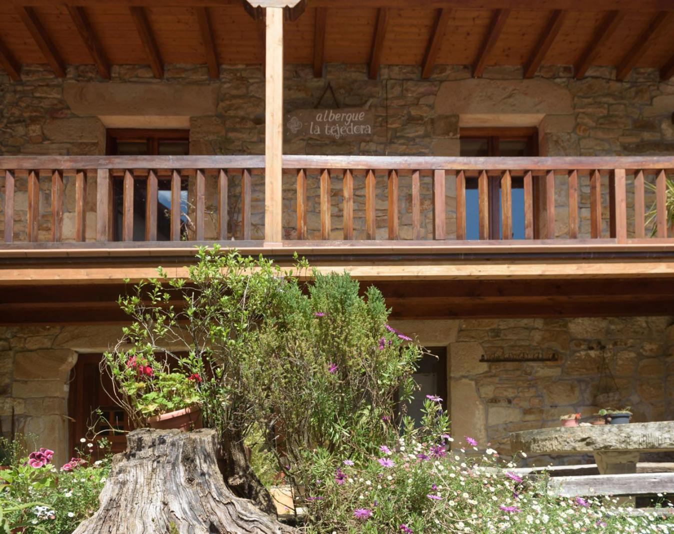 Conjunto Rural la Tejedora. Albergue y estudios familiares.