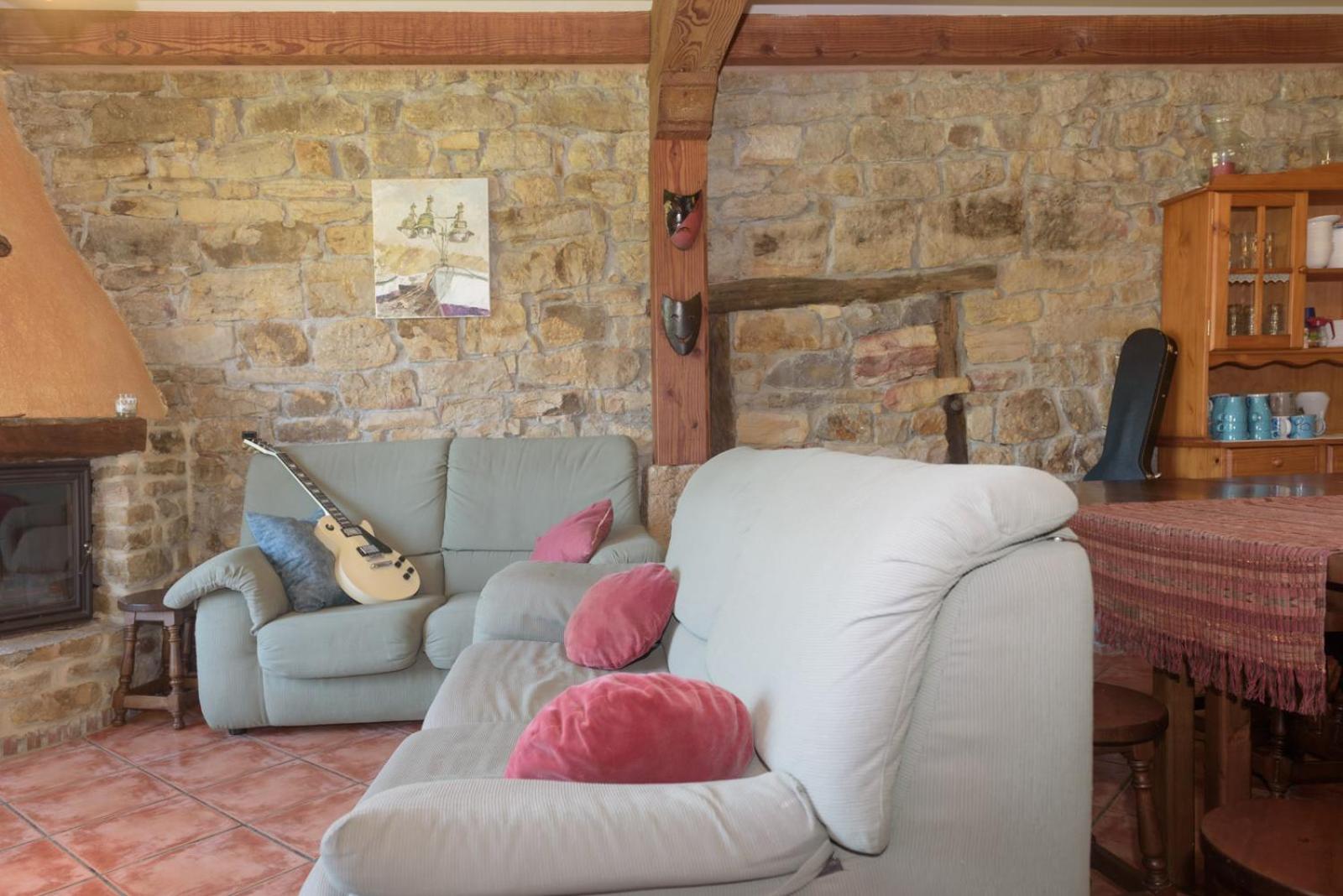 Conjunto Rural la Tejedora. Albergue y estudios familiares.