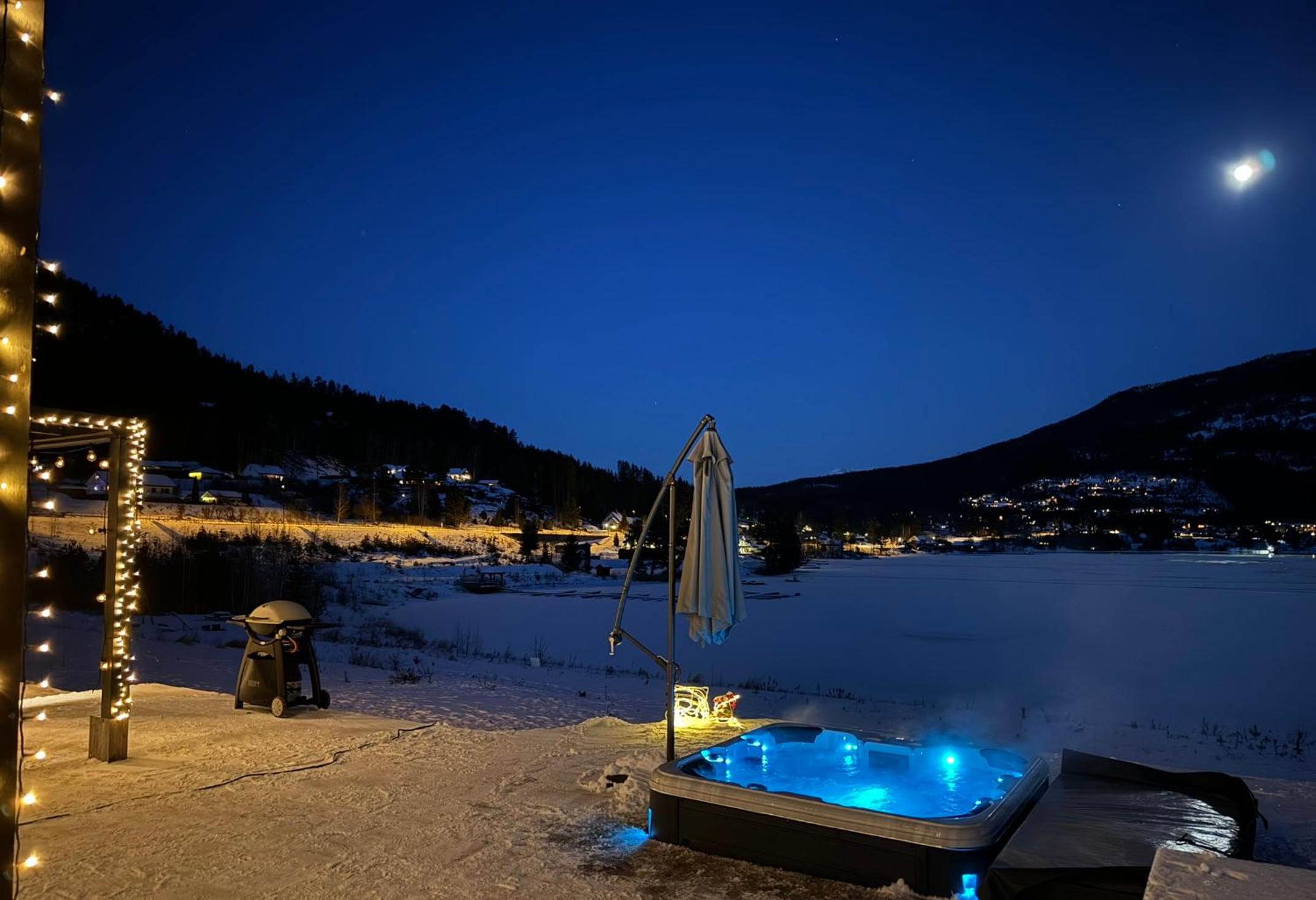 Lakefront Villa, exclusive leisure property near Vrådal Golf & Vrådal Panorama Ski center