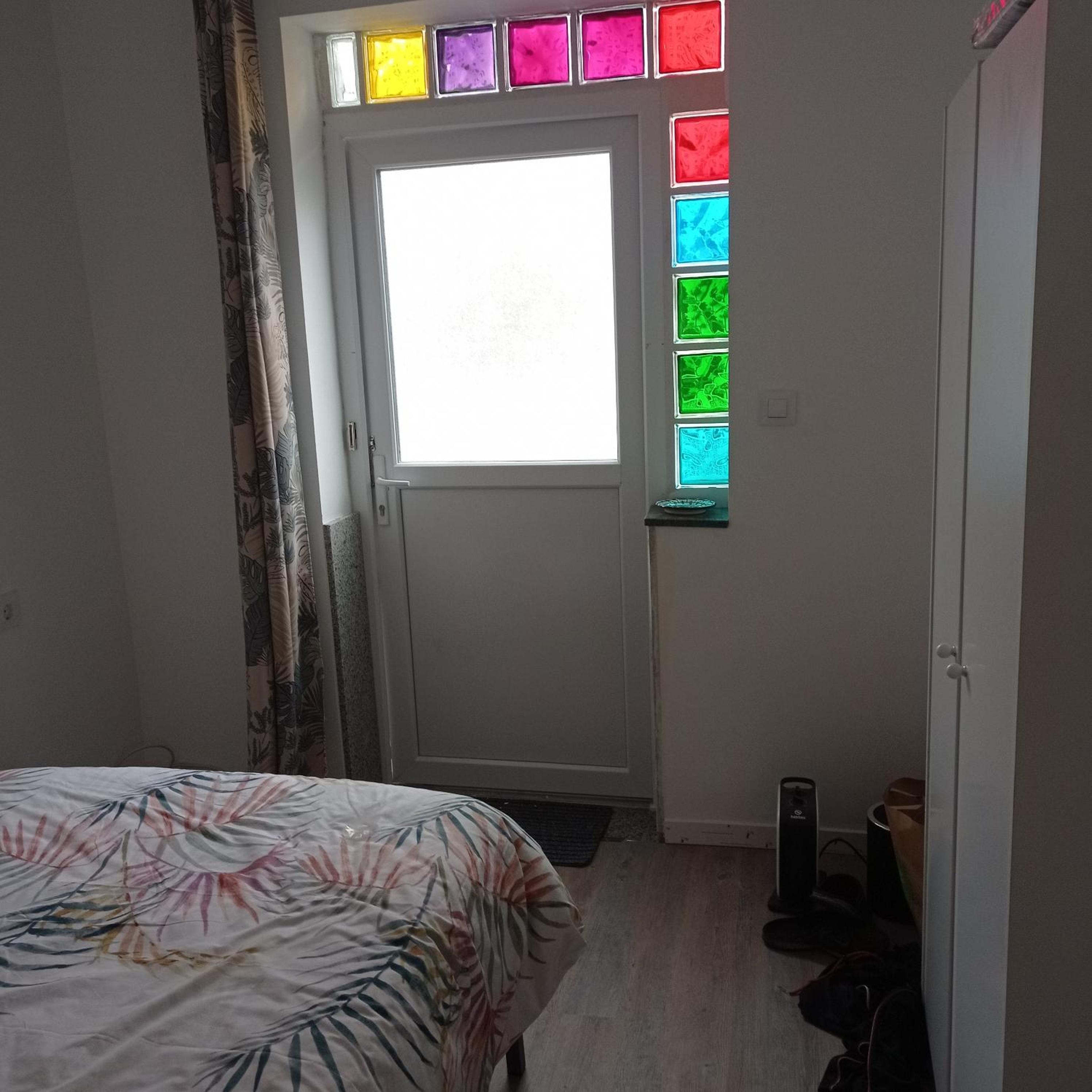 Habitación acogedora en casa de piedra