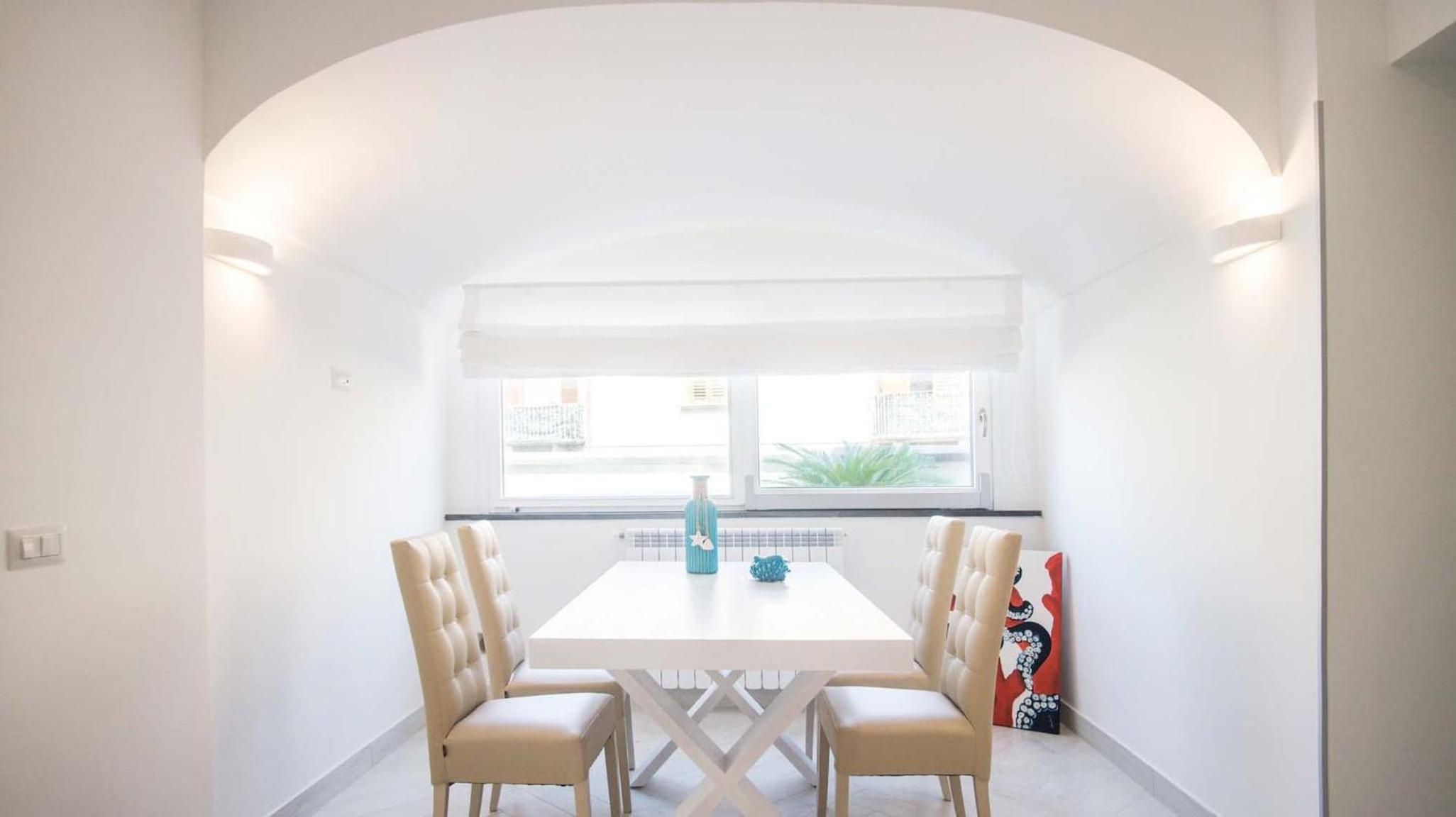 Hotel MyExclusiveItaly - Spacious Villa with 4 rooms, pool, solarium & garden - Image 1