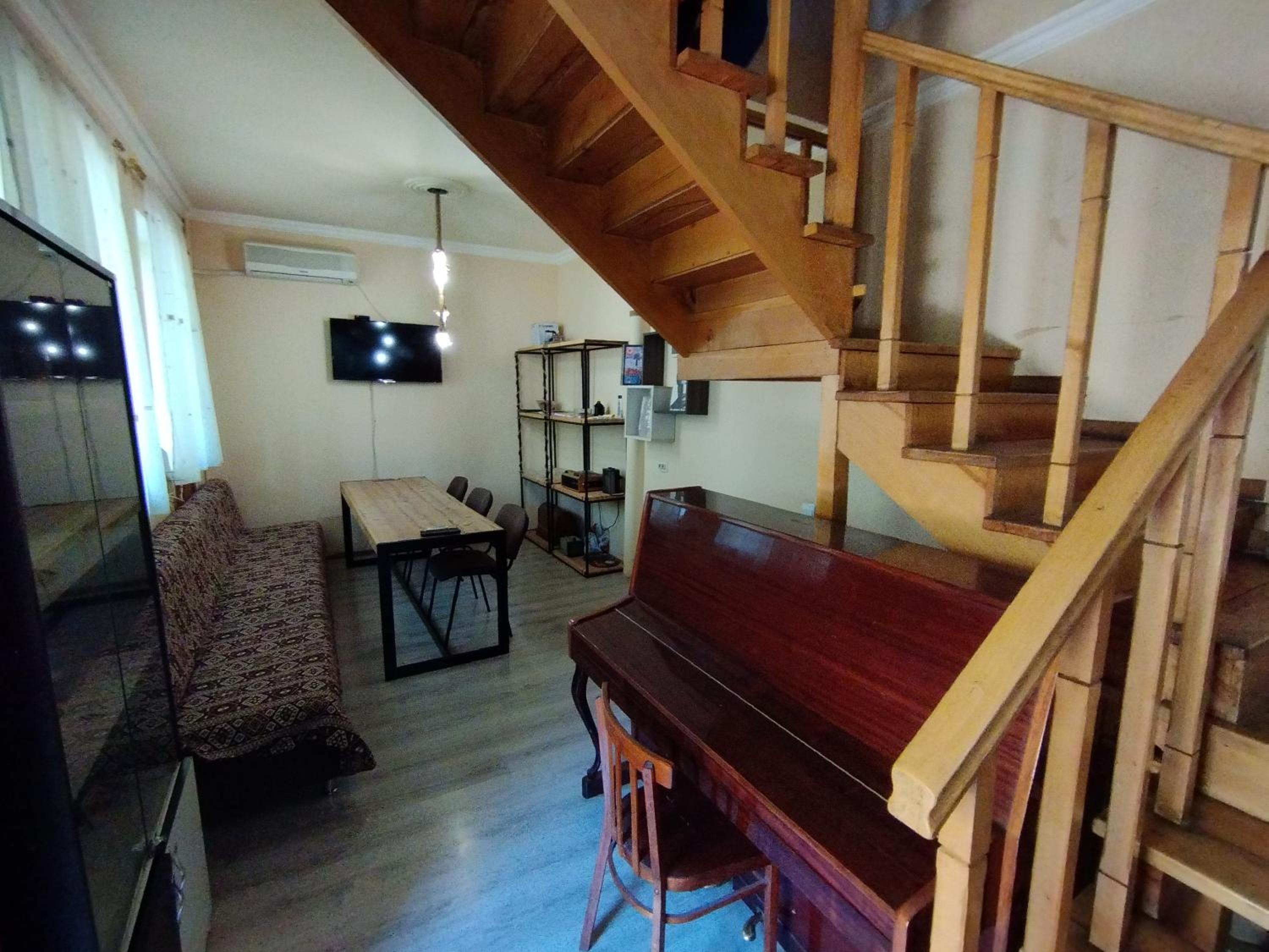 Wooden_Room_Hostel