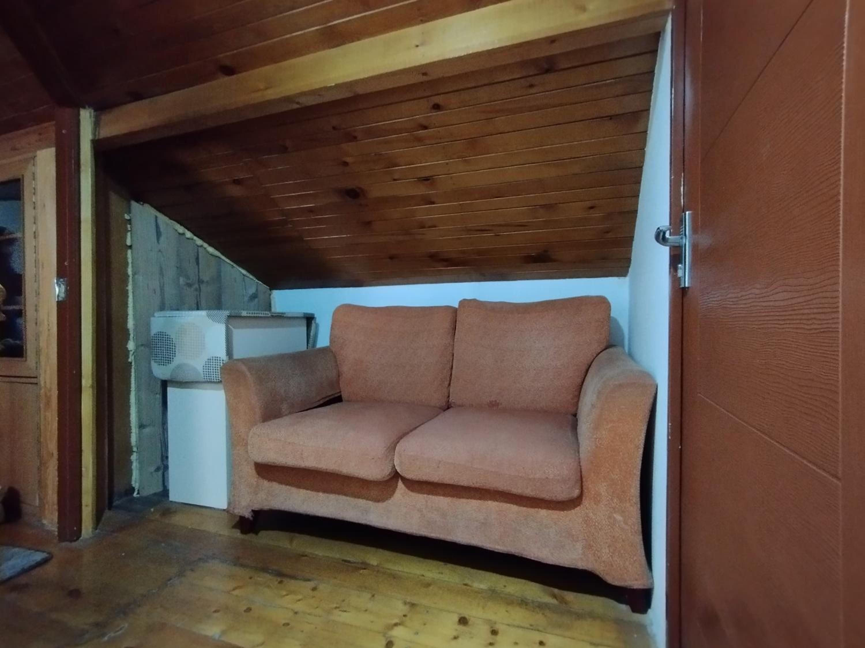 Wooden_Room_Hostel