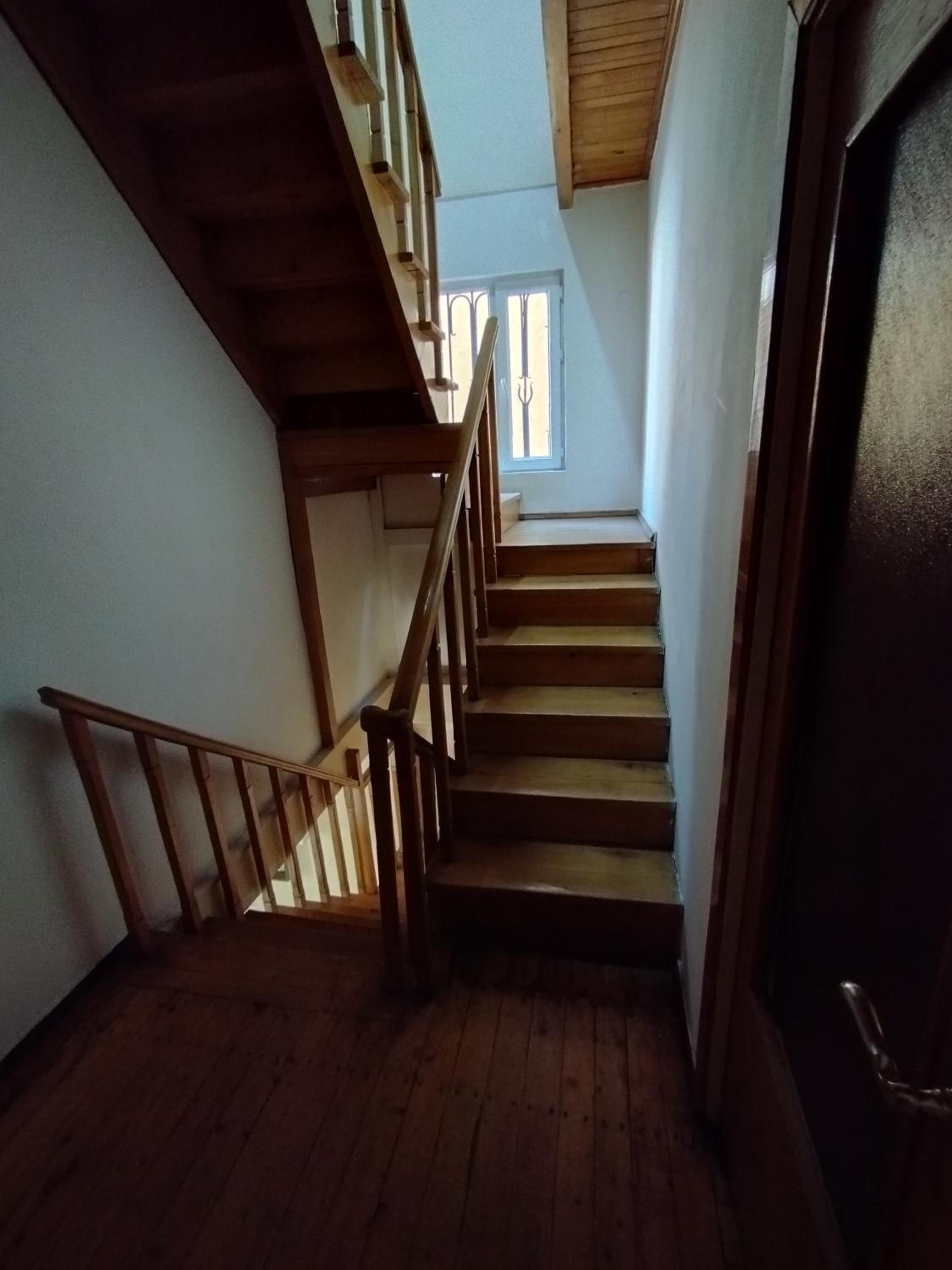 Wooden_Room_Hostel
